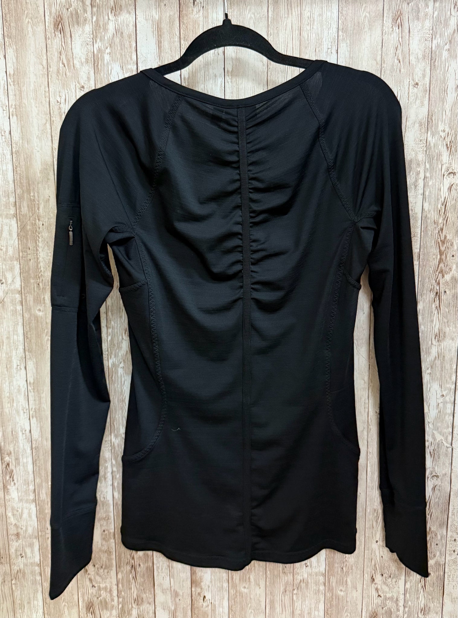 Size M ATHLETA Black Top