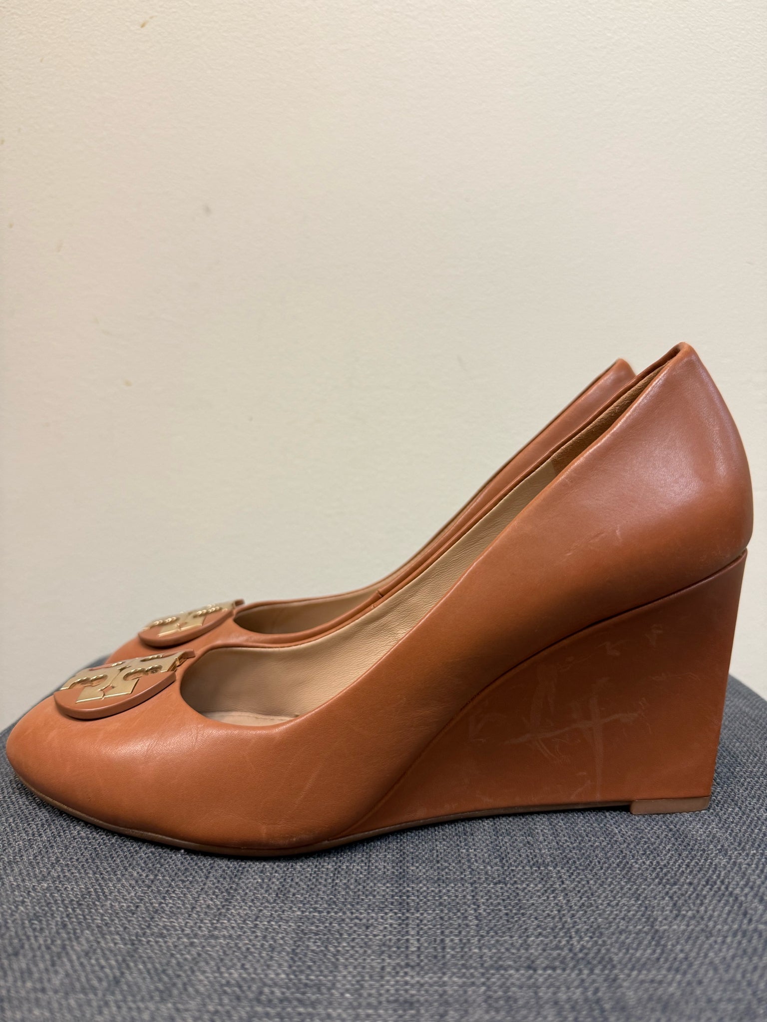 9.5 TORY BURCH Brown Wedges