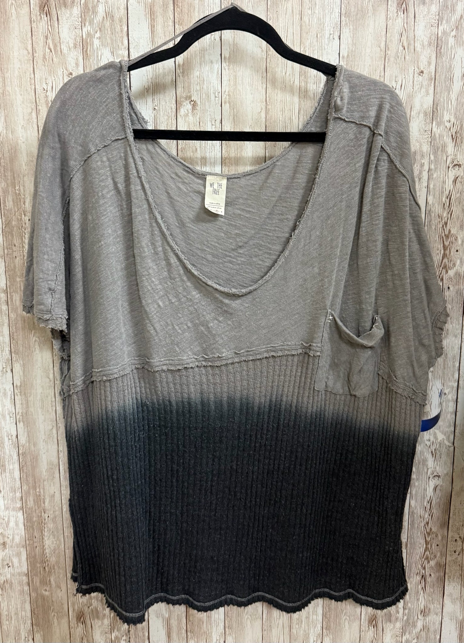 WE THE FREE Size M GRAY AND DARK GRAY Top