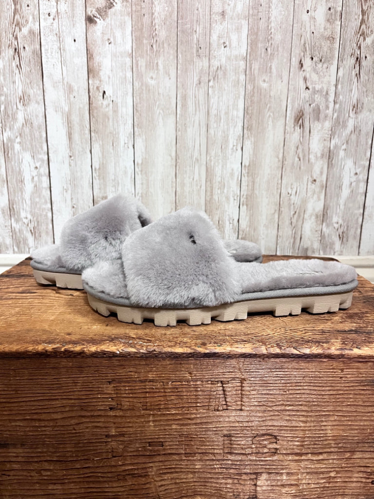 7 UGG GREY SHOES