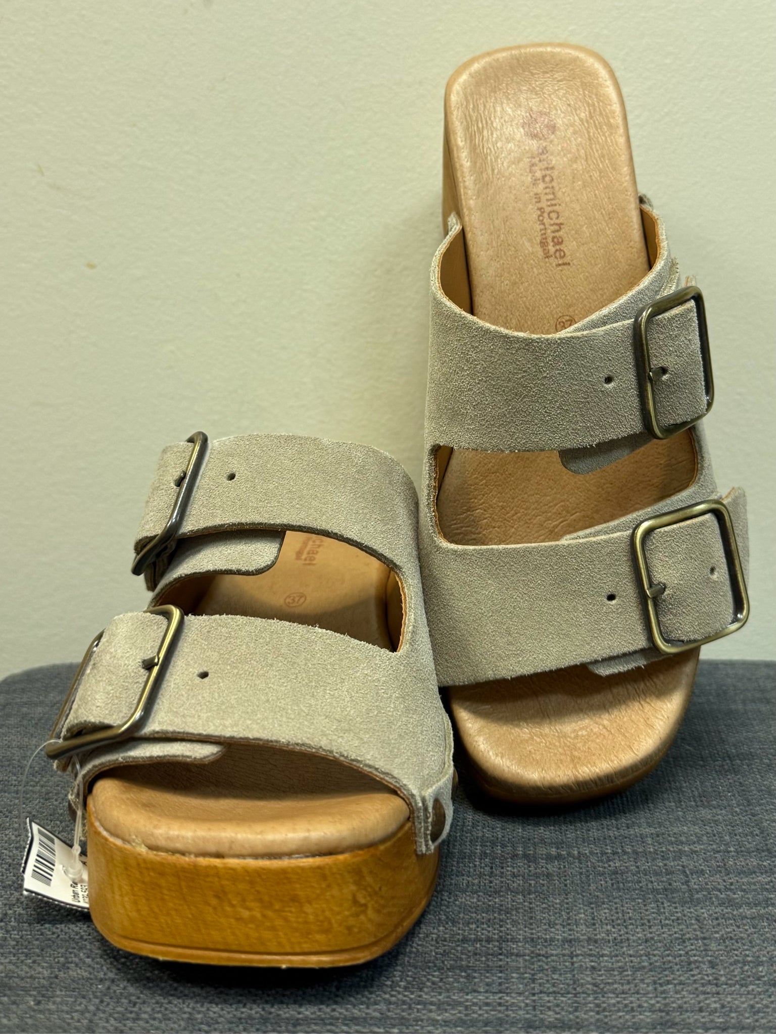 7 ERIC MICHAEL Beige Sandals