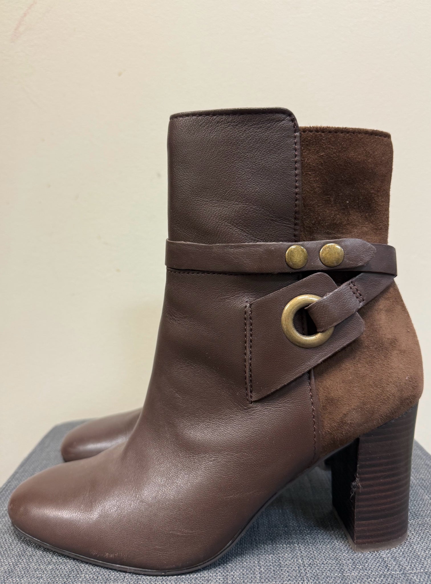 JOHNSTON & MURPHY 9.5 Brown Boots