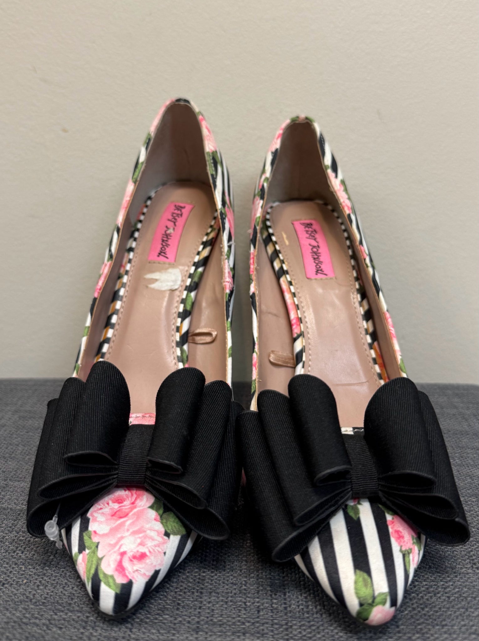 8.5 BETSEY JOHNSON PINK AND BLACK SHOES