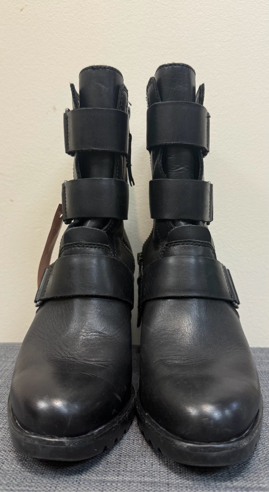8 SOREL Black Boots