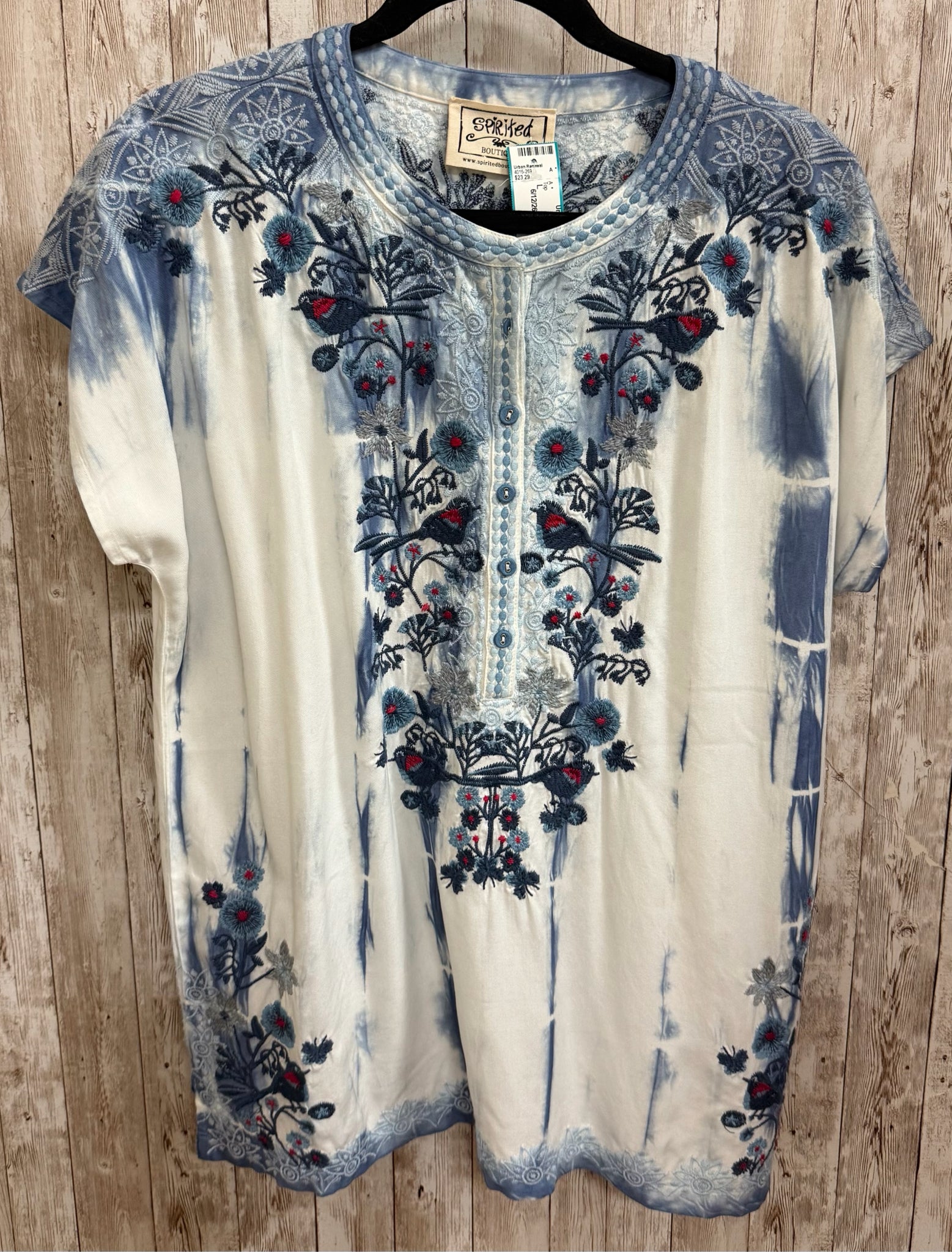 Size L SPIRITED WHITE AND BLUE FLORAL Top