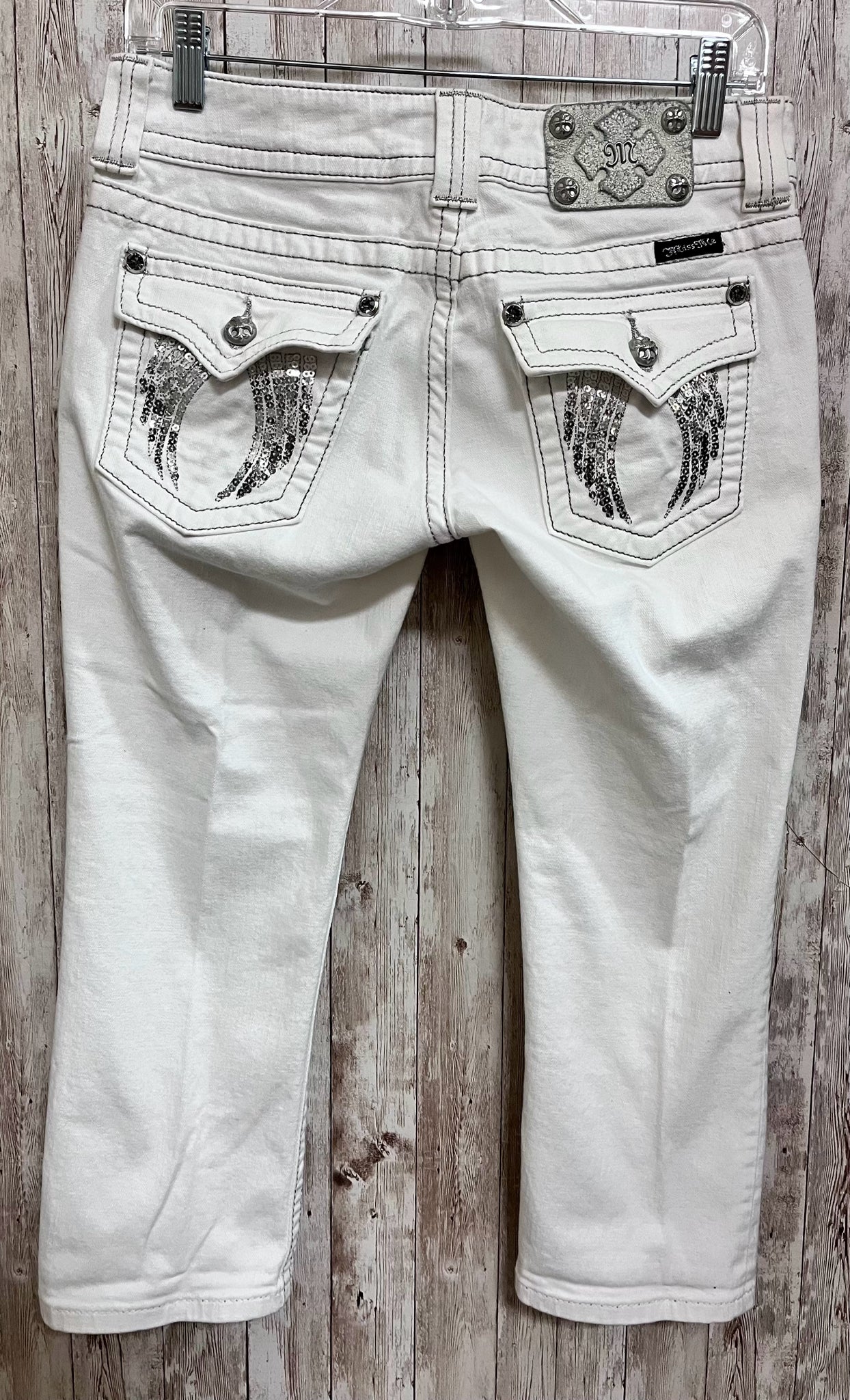 MISS ME Size 28 WHITE DENIM Capris