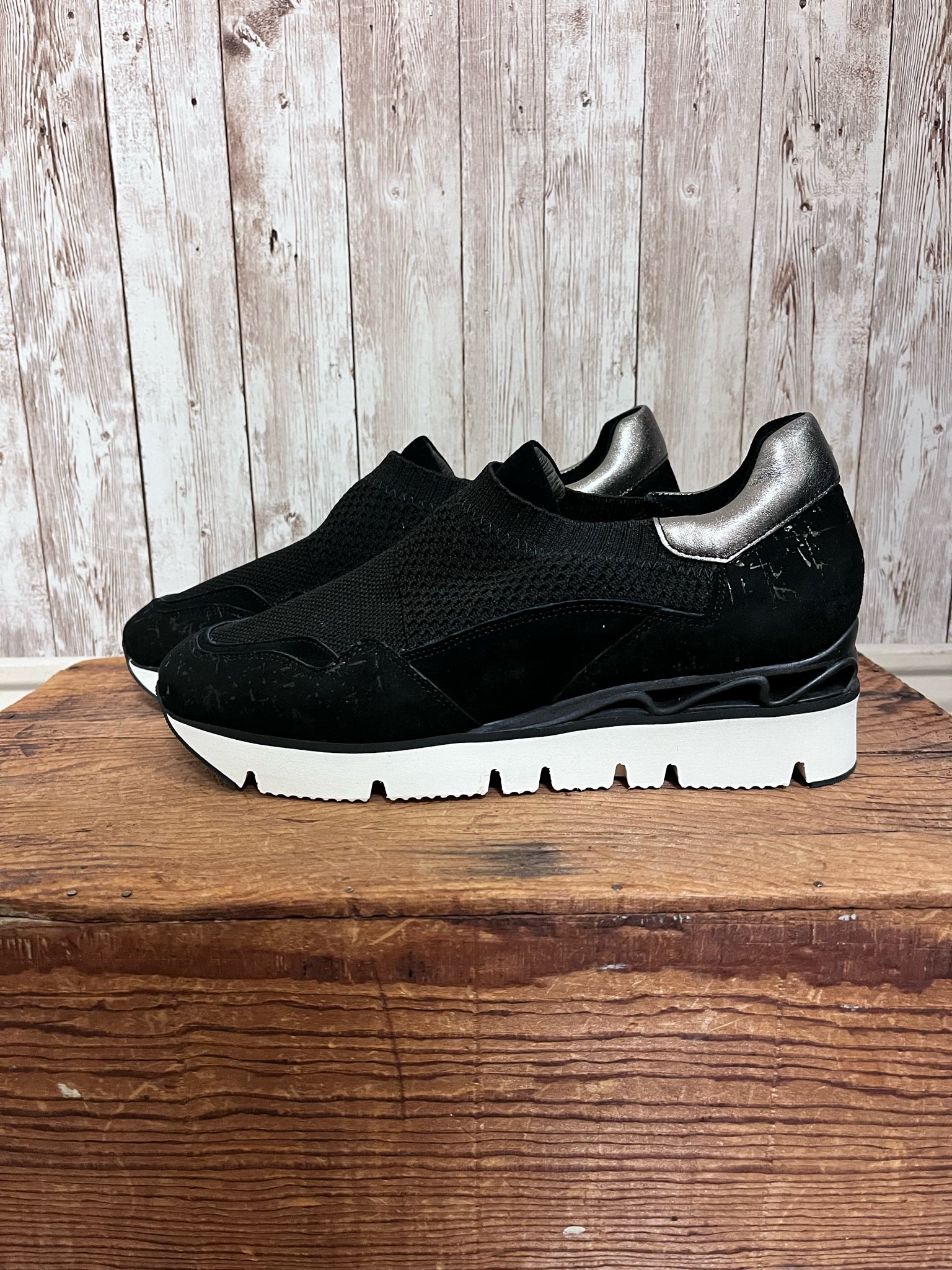 SOFTWAVES 8 Black Sneakers