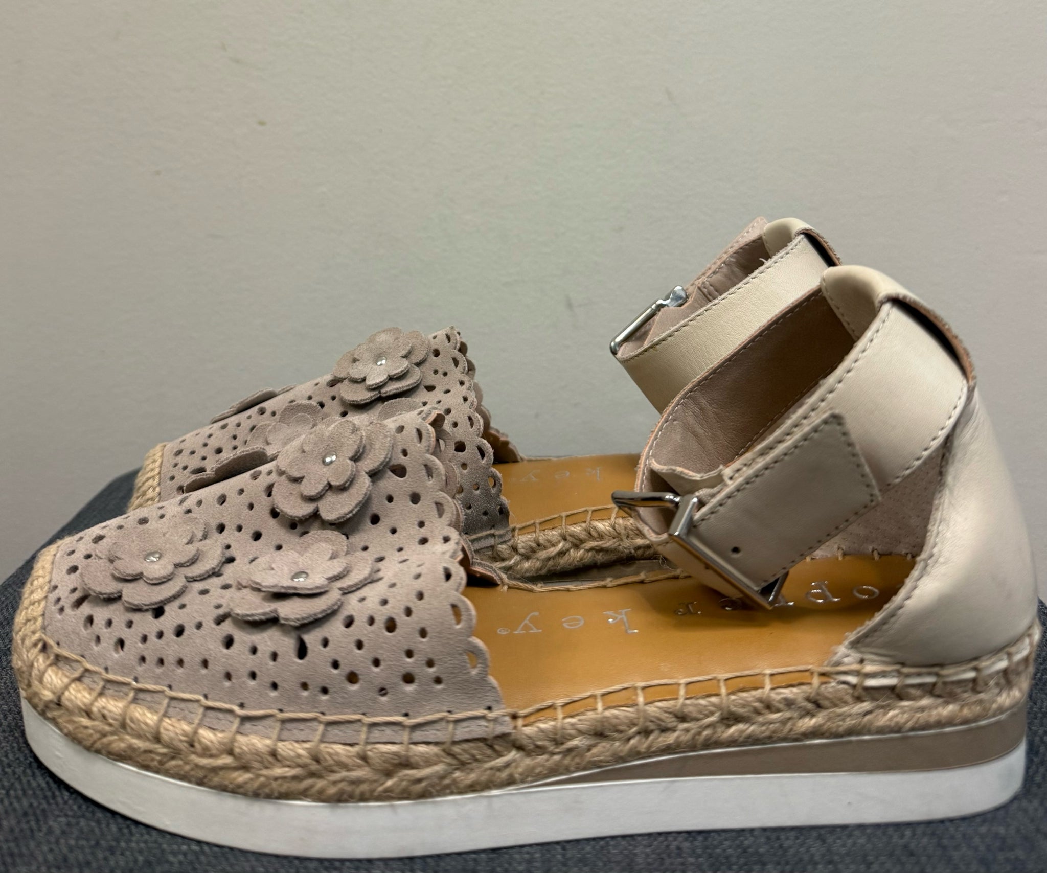6 COPPER KEY Beige Sandals