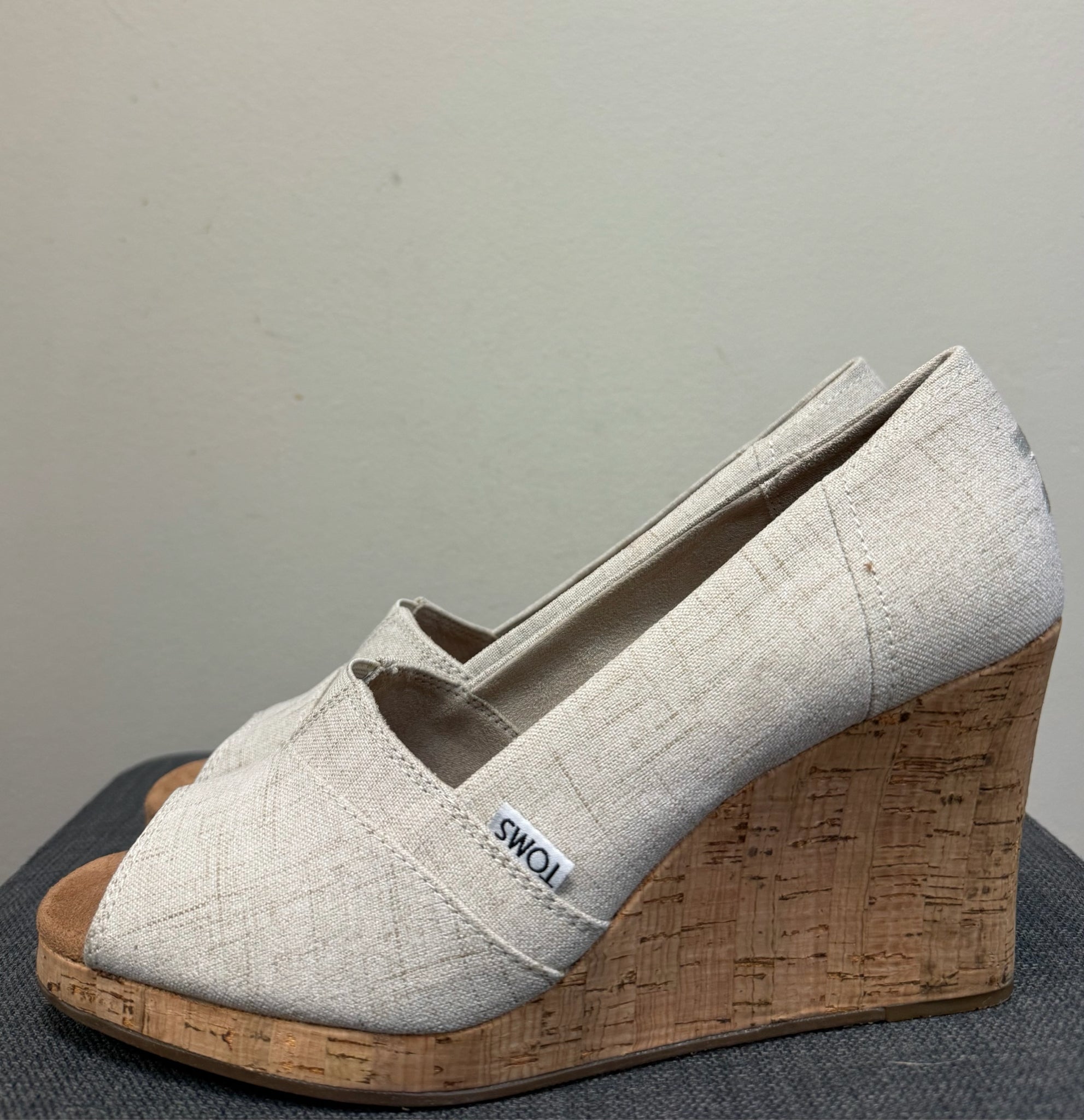 10 TOMS Beige Wedges