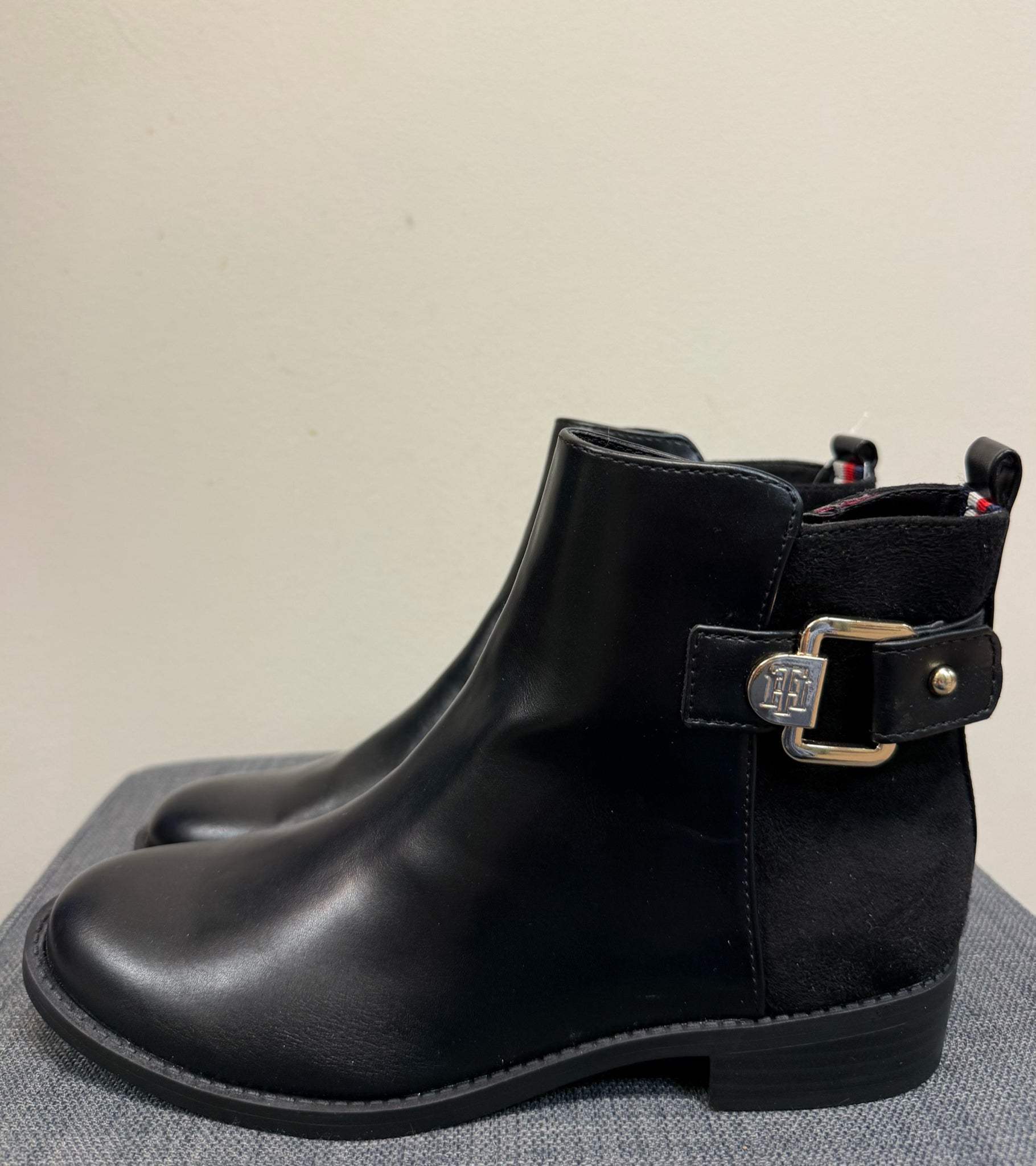5.5 TOMMY HILFIGER Black Boots