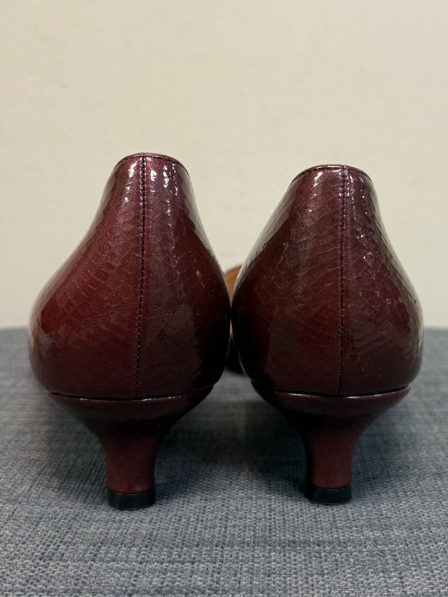 9.5 NATURALIZER Burgundy SHOES