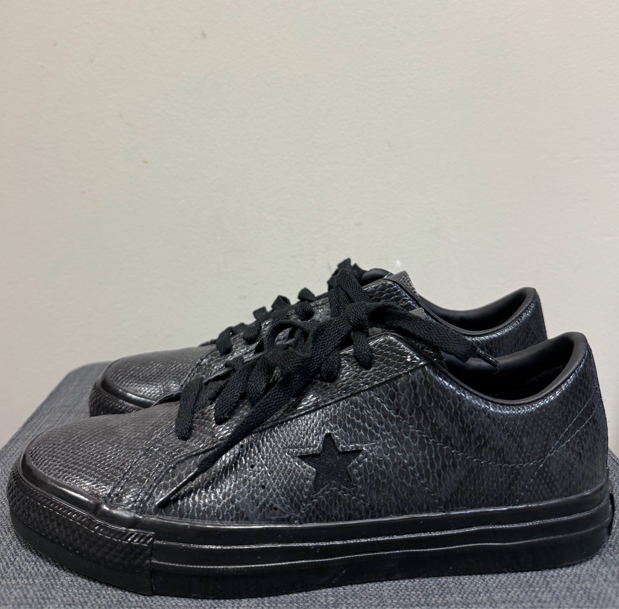 7.5 CONVERSE BLACK SNAKE SHOES