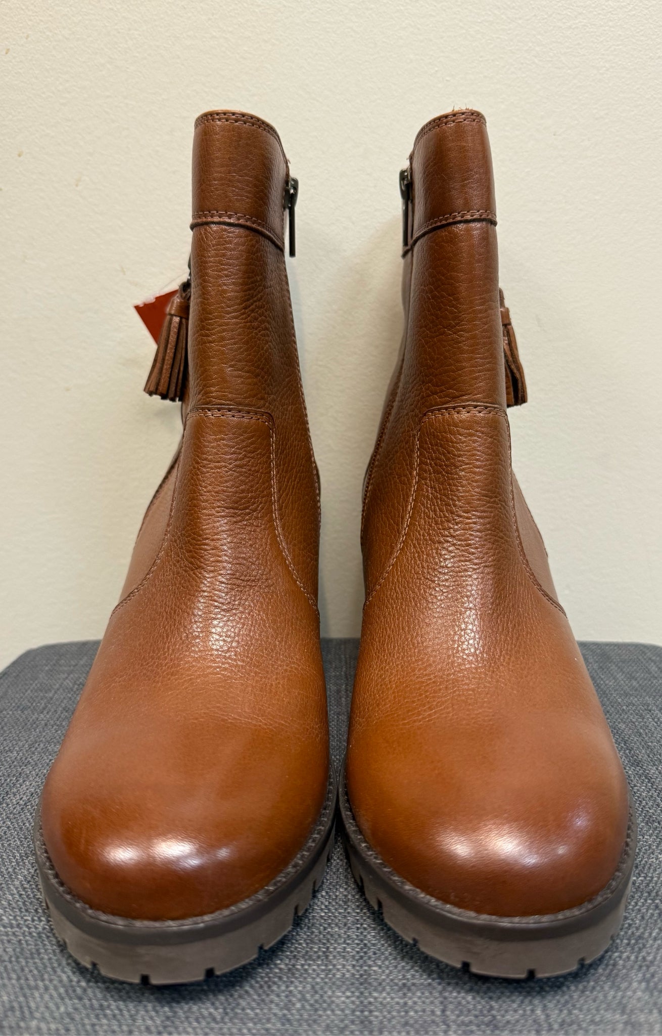 9.5 JOHNSTON & MURPHY LIGHT BROWN Boots