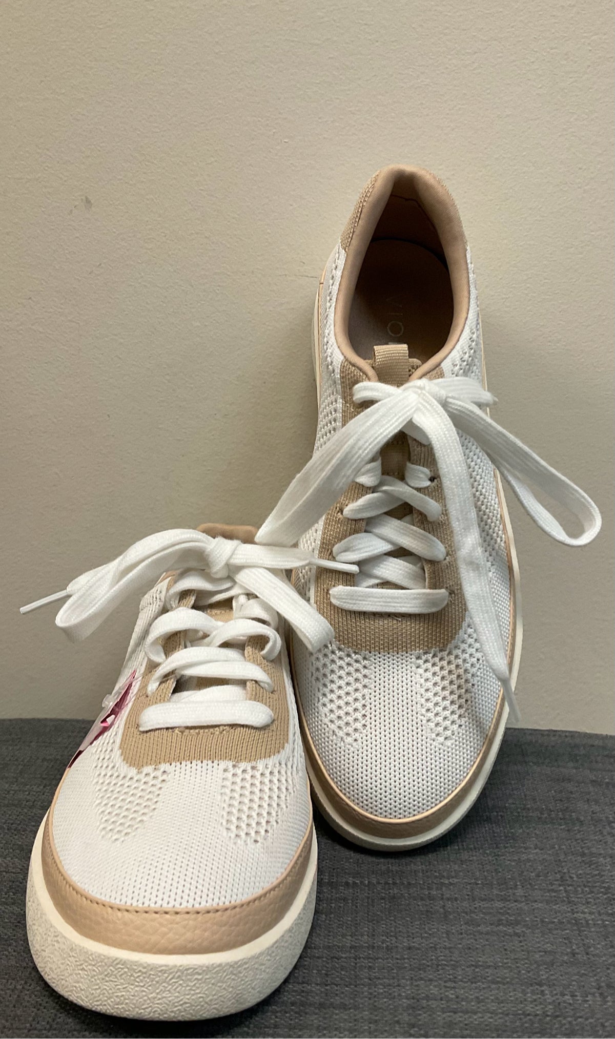 8 VIONIC WHITE AND CREAM Sneakers