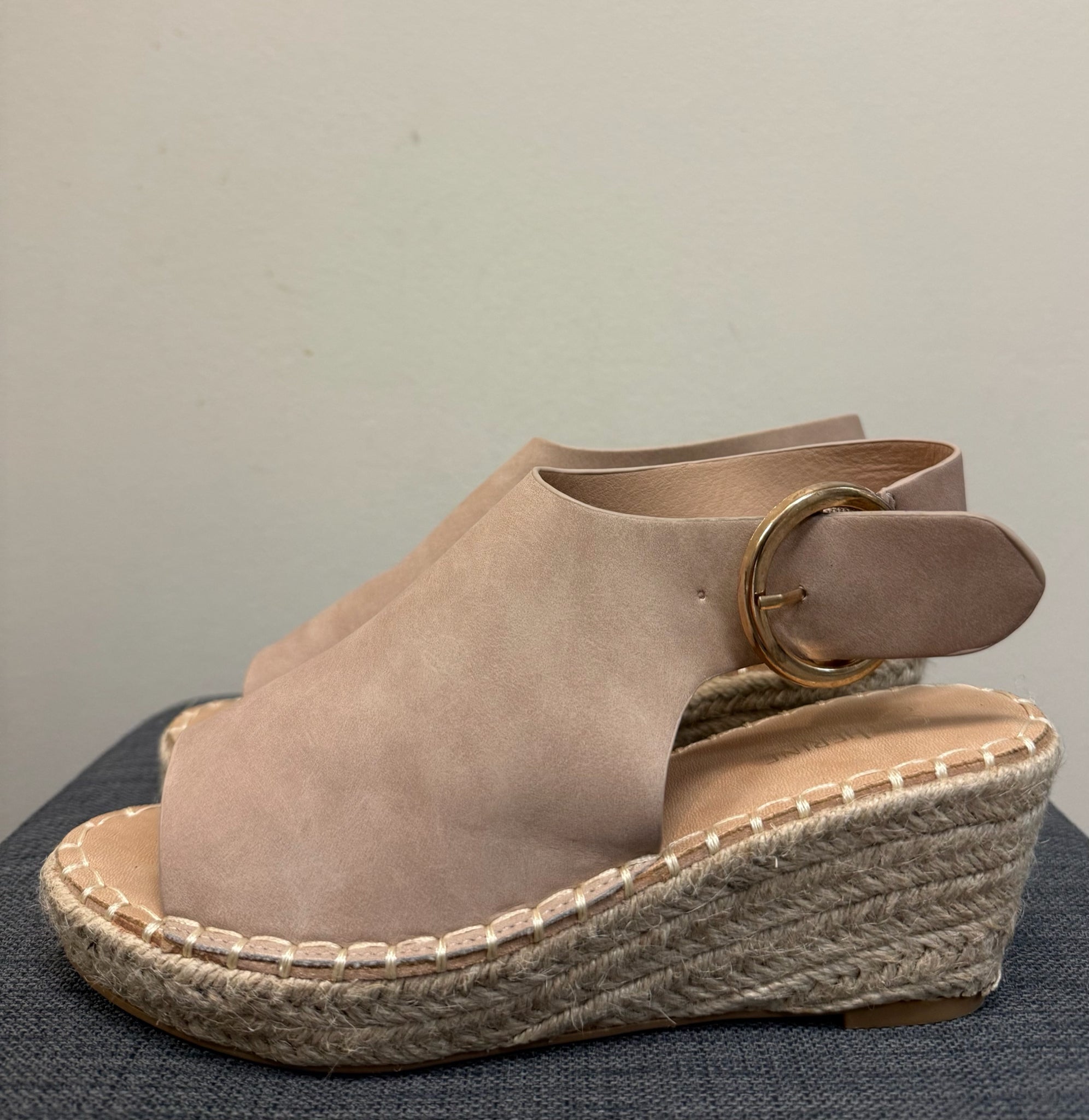 6.5 CATHERINE MALANDRINO Tan Wedges