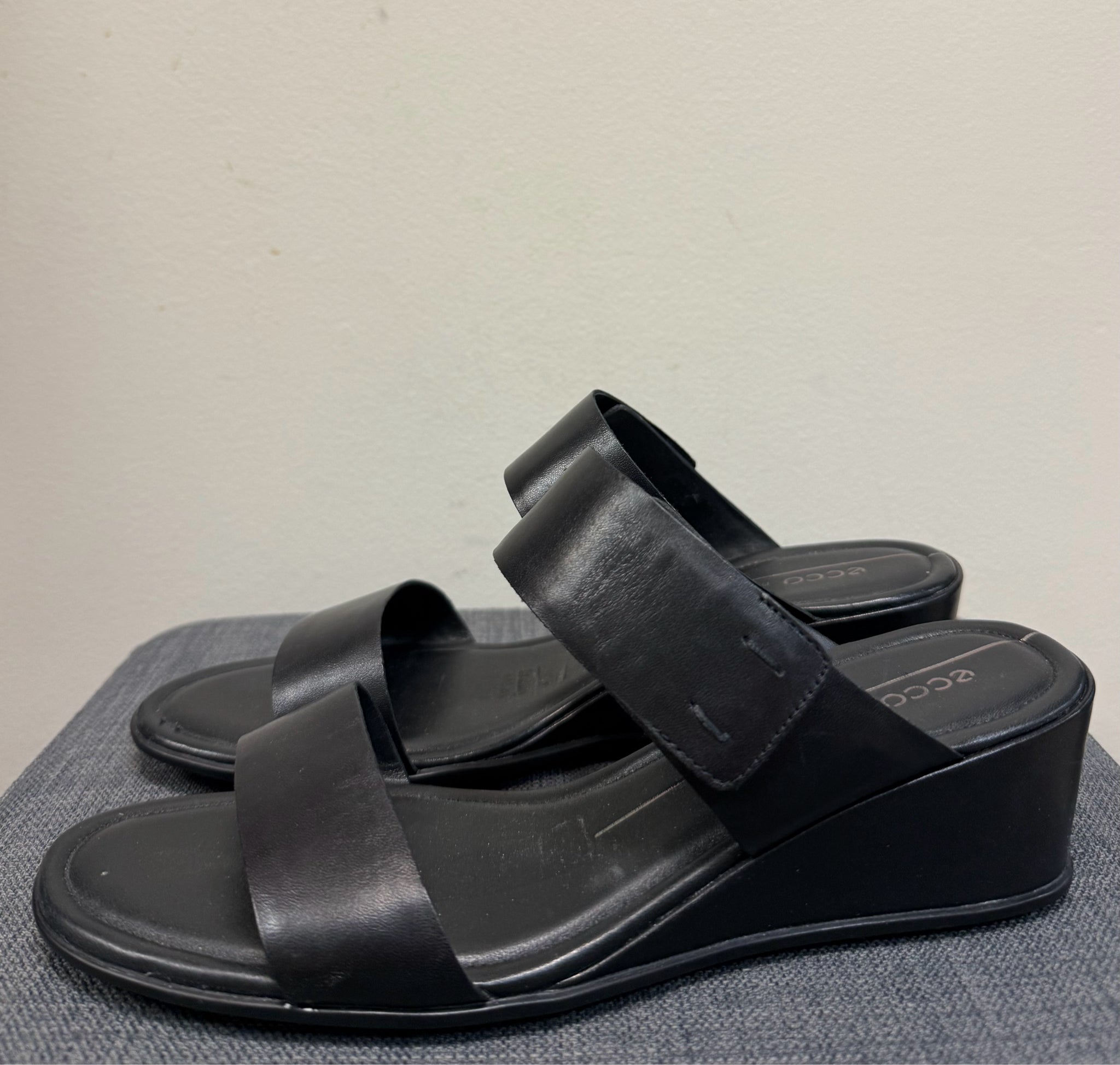 8 ECCO Black Sandals
