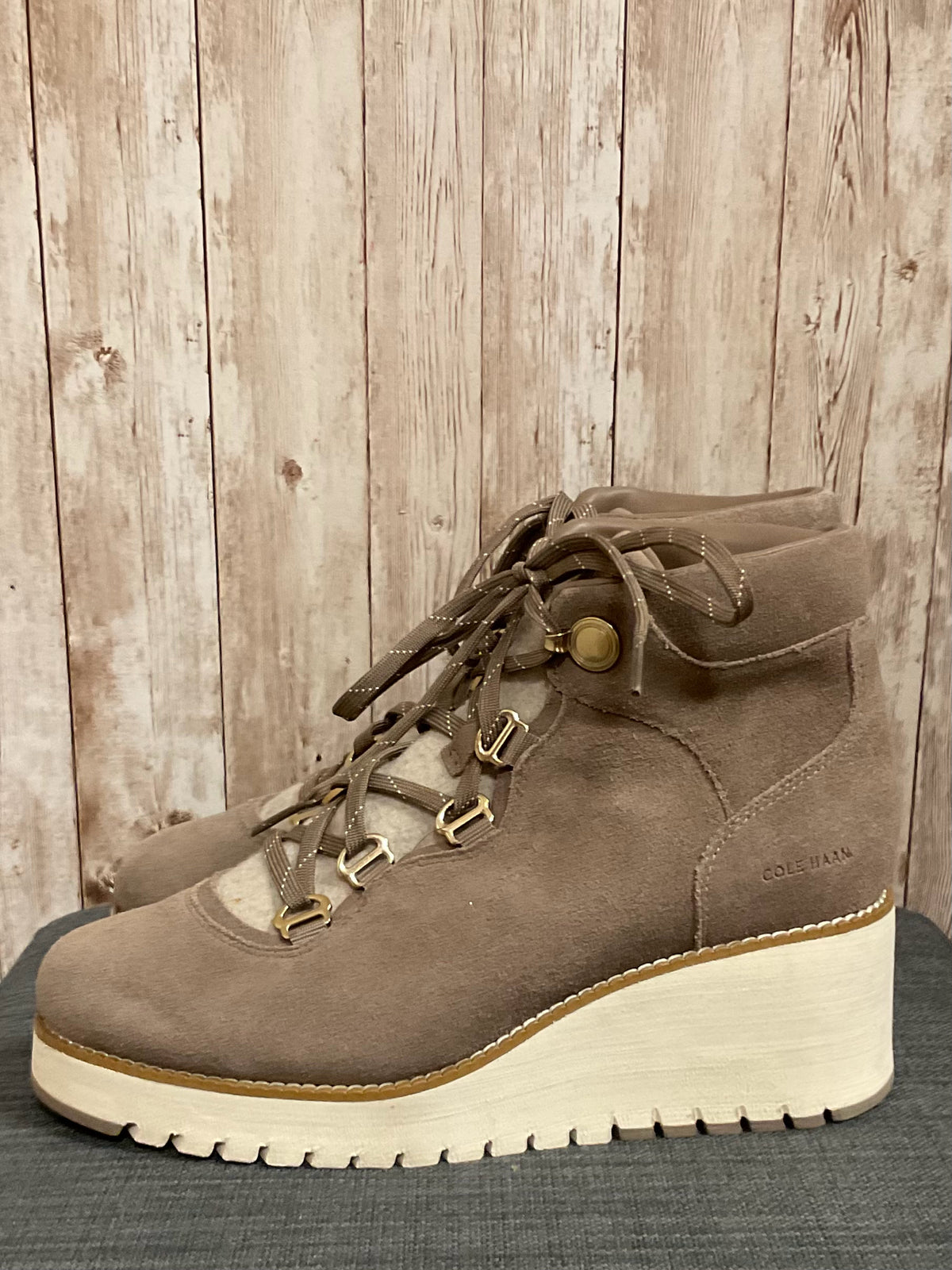 7 COLE HAAN Taupe Boots