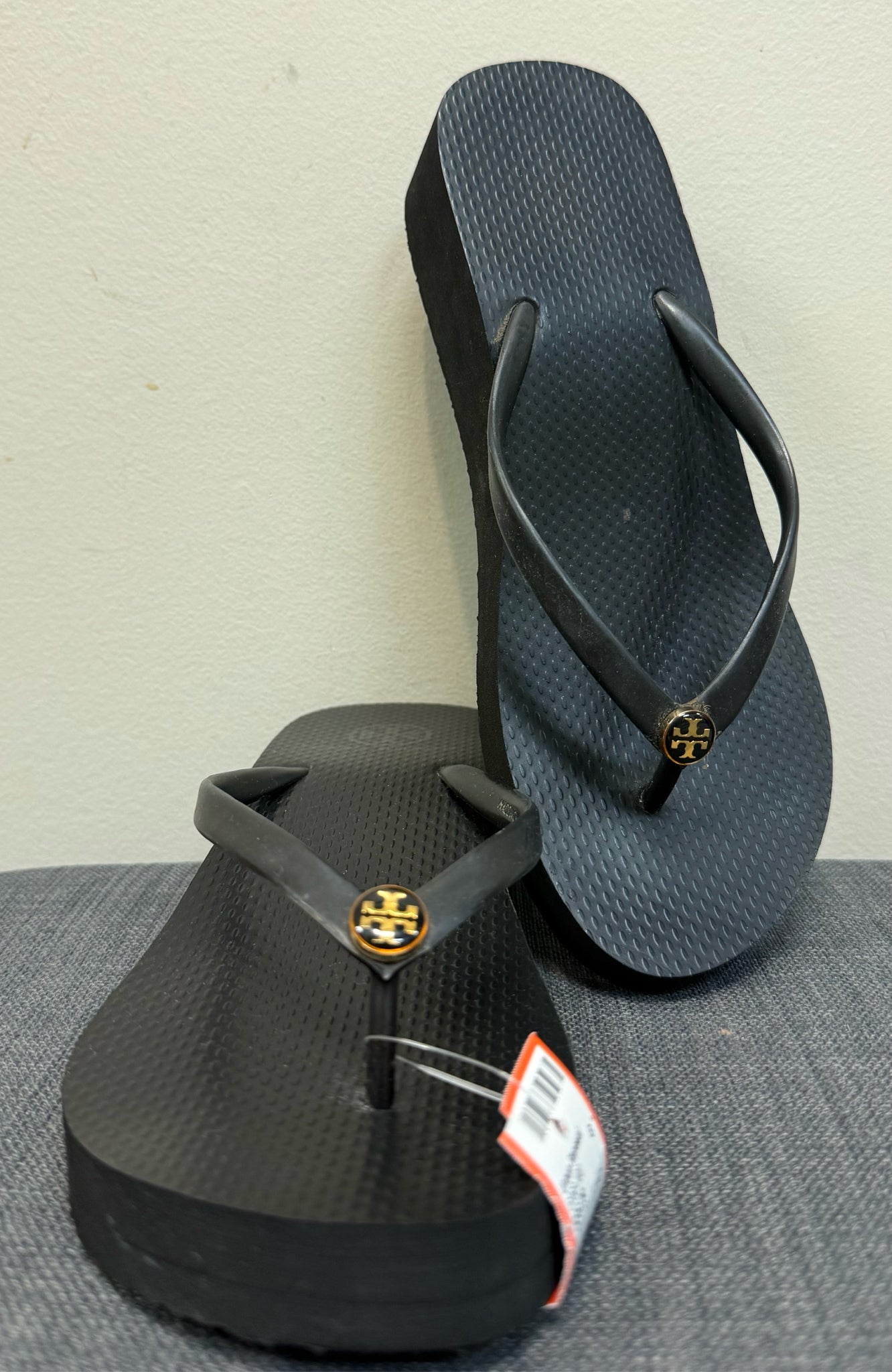 8 TORY BURCH Navy FLIP FLOP