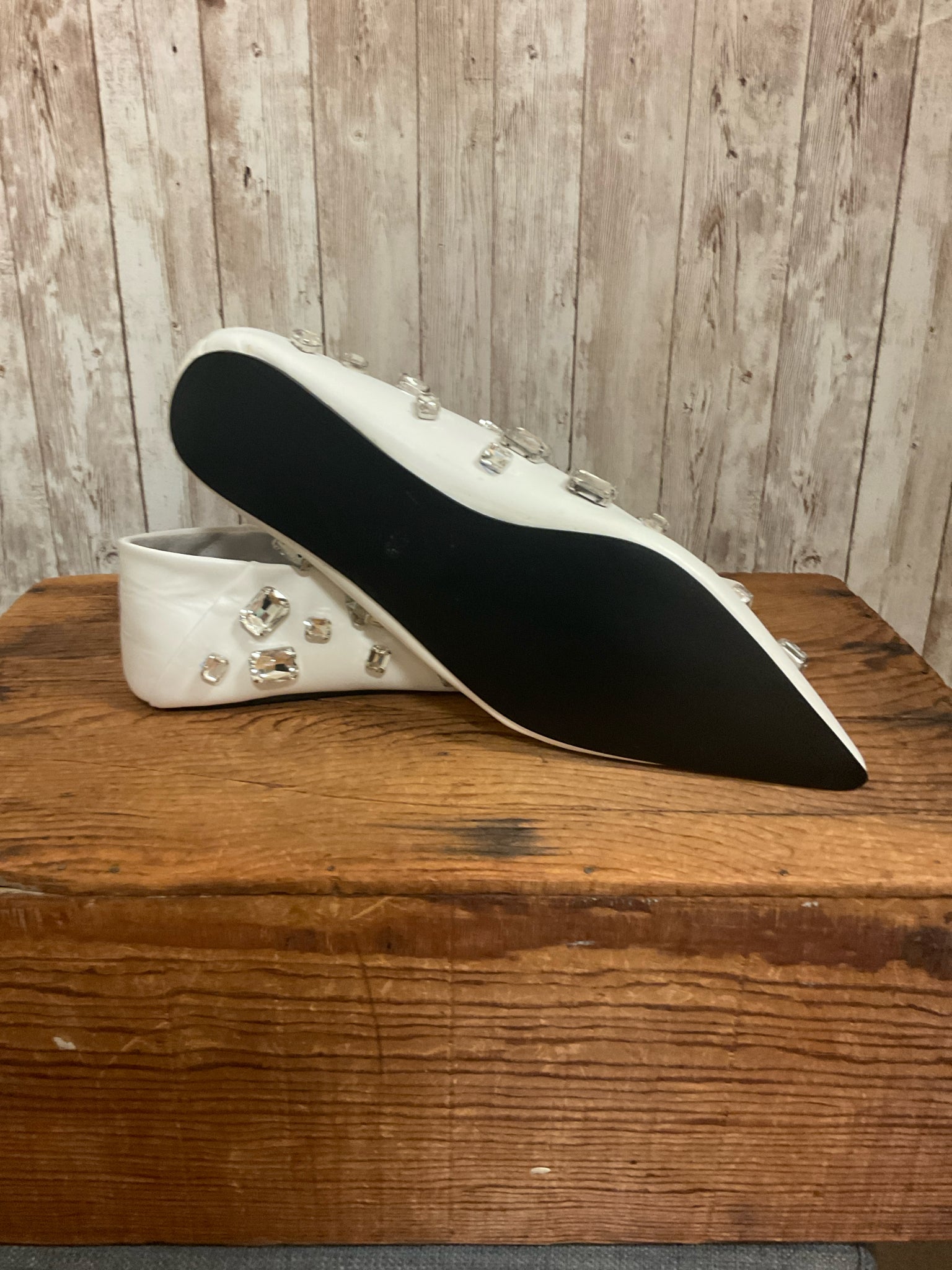 8.5 NO DESIGN White SHOES