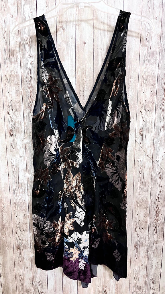 INTIMATELY Size S BLACK FLORAL Top