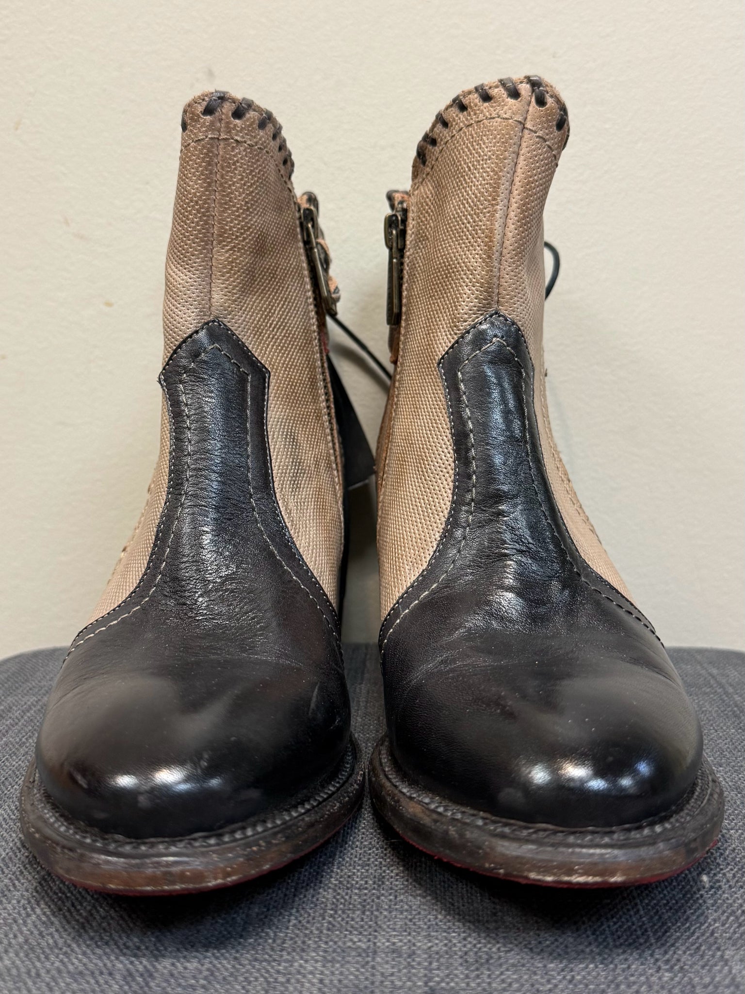 9.5 BED STU TAN AND BLACK Boots