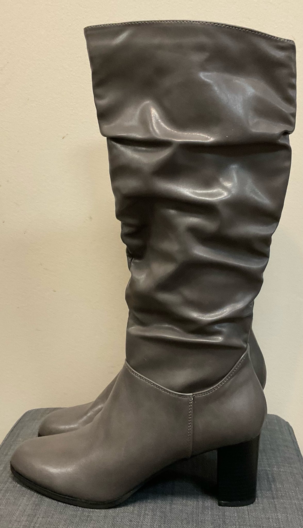 9.5 EASY STREET GREY Boots