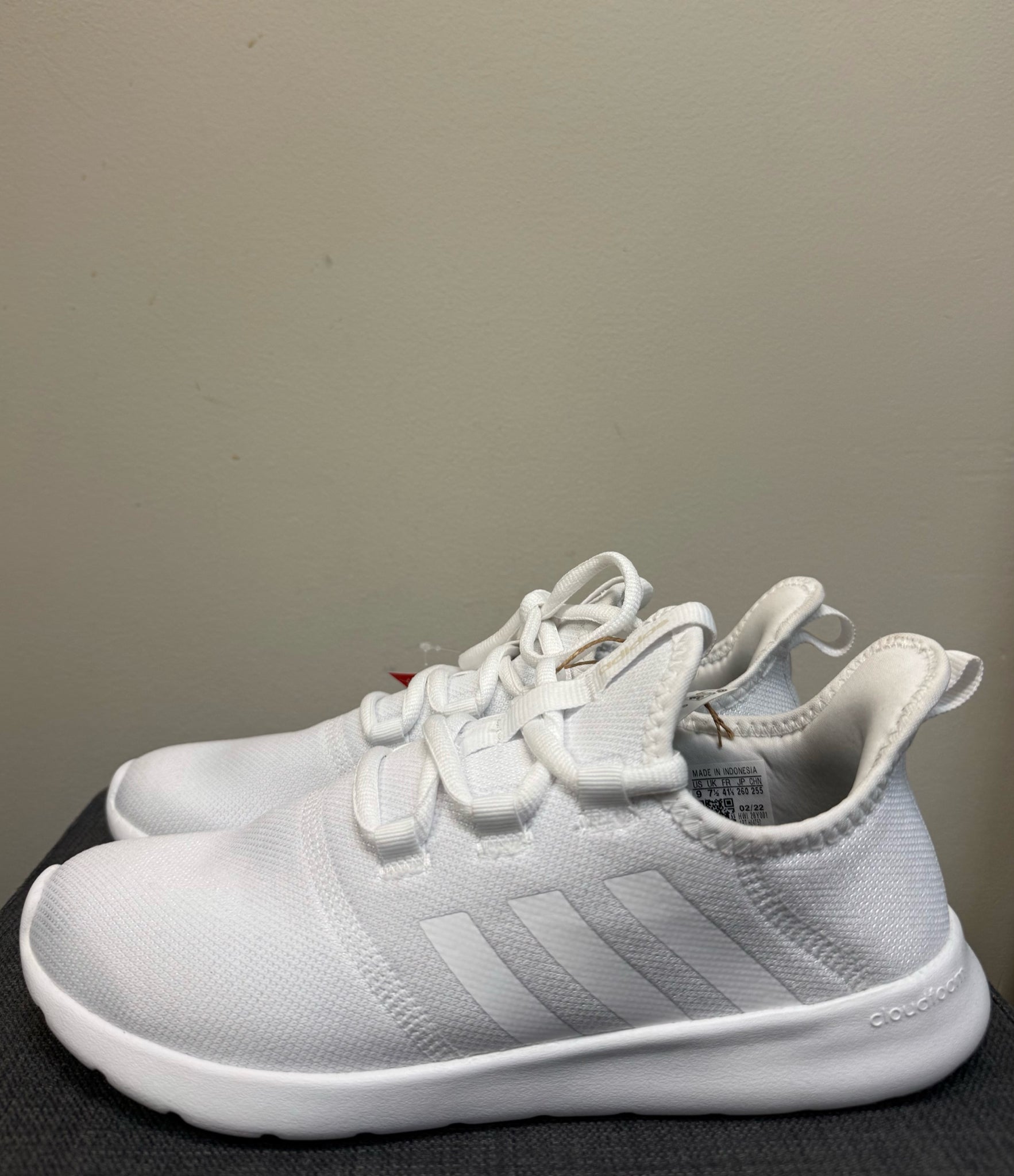 9 ADIDAS White Sneakers