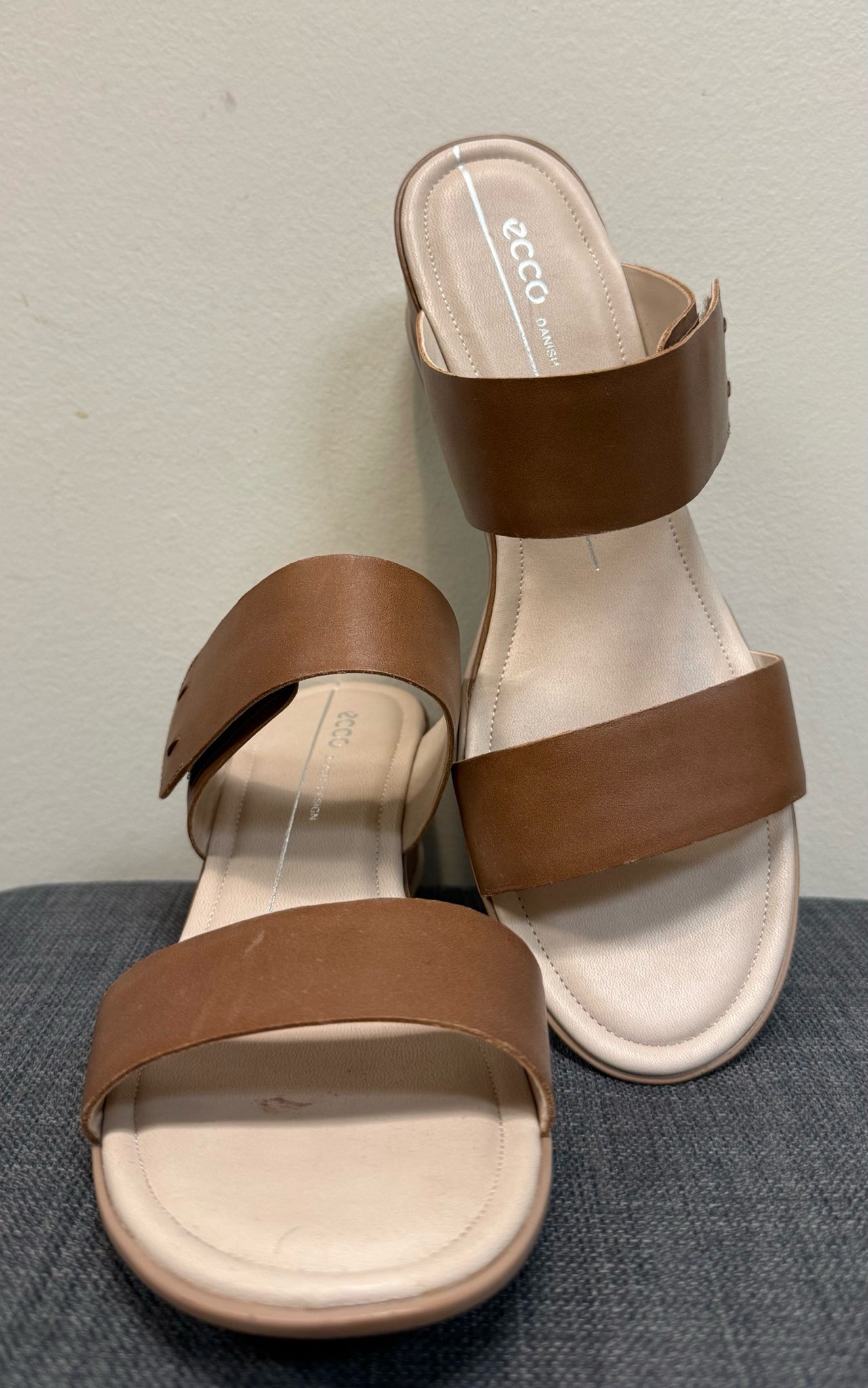 8 ECCO Tan Sandals