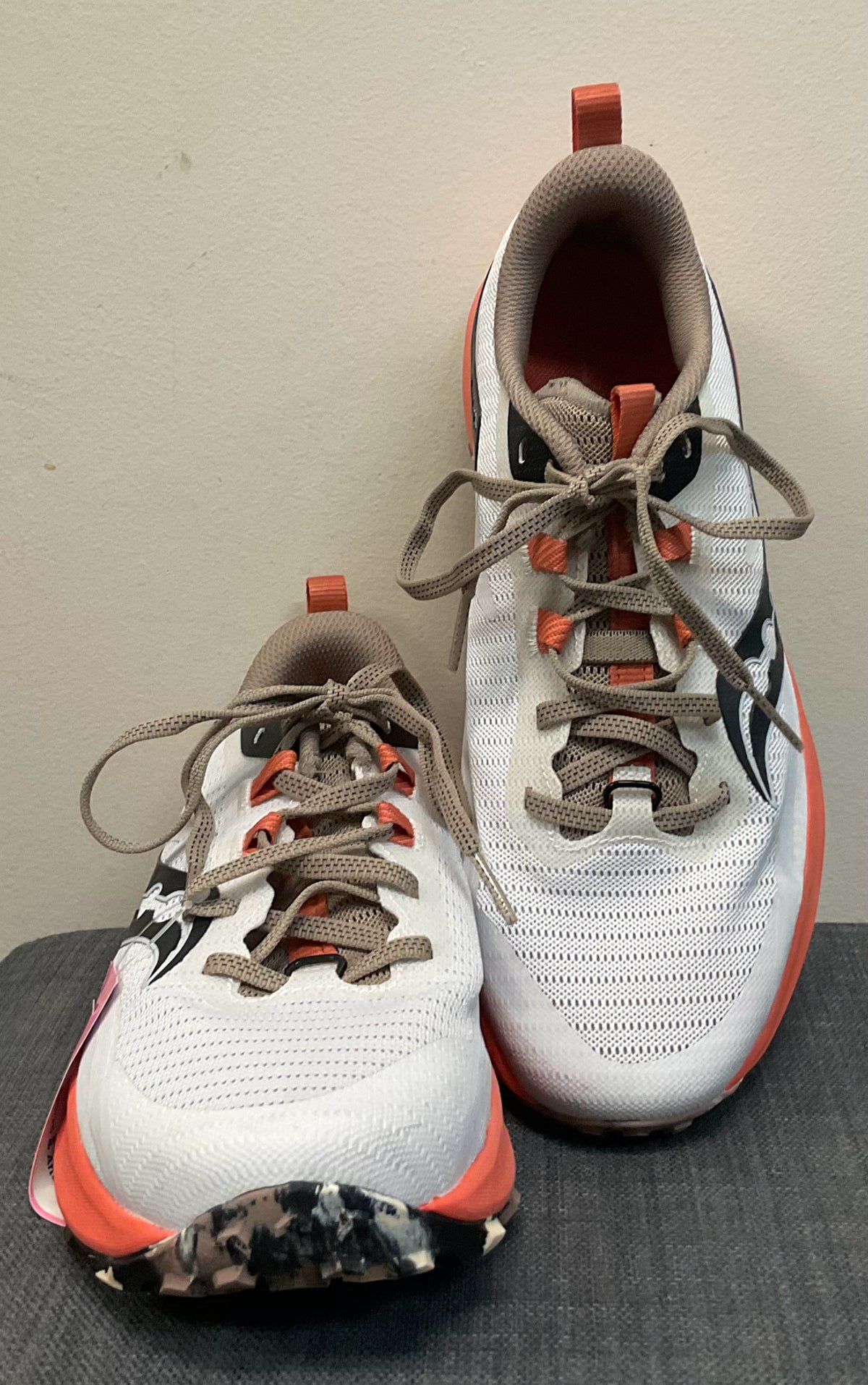 9 SAUCONY WHITE AND ORANGE Sneakers