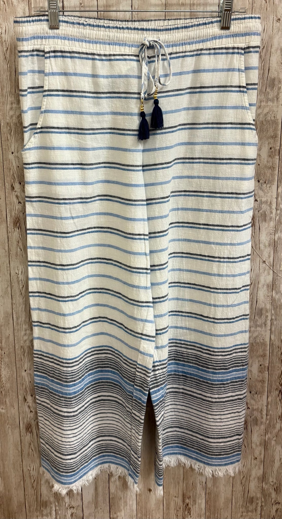 Size M TOMMY BAHAMA WHITE AND BLUE Pants