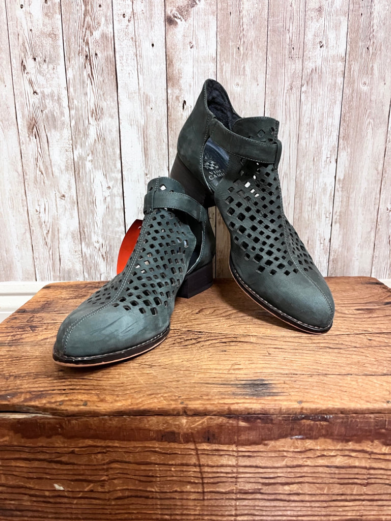 9 VINCE CAMUTO Charcoal SHOES