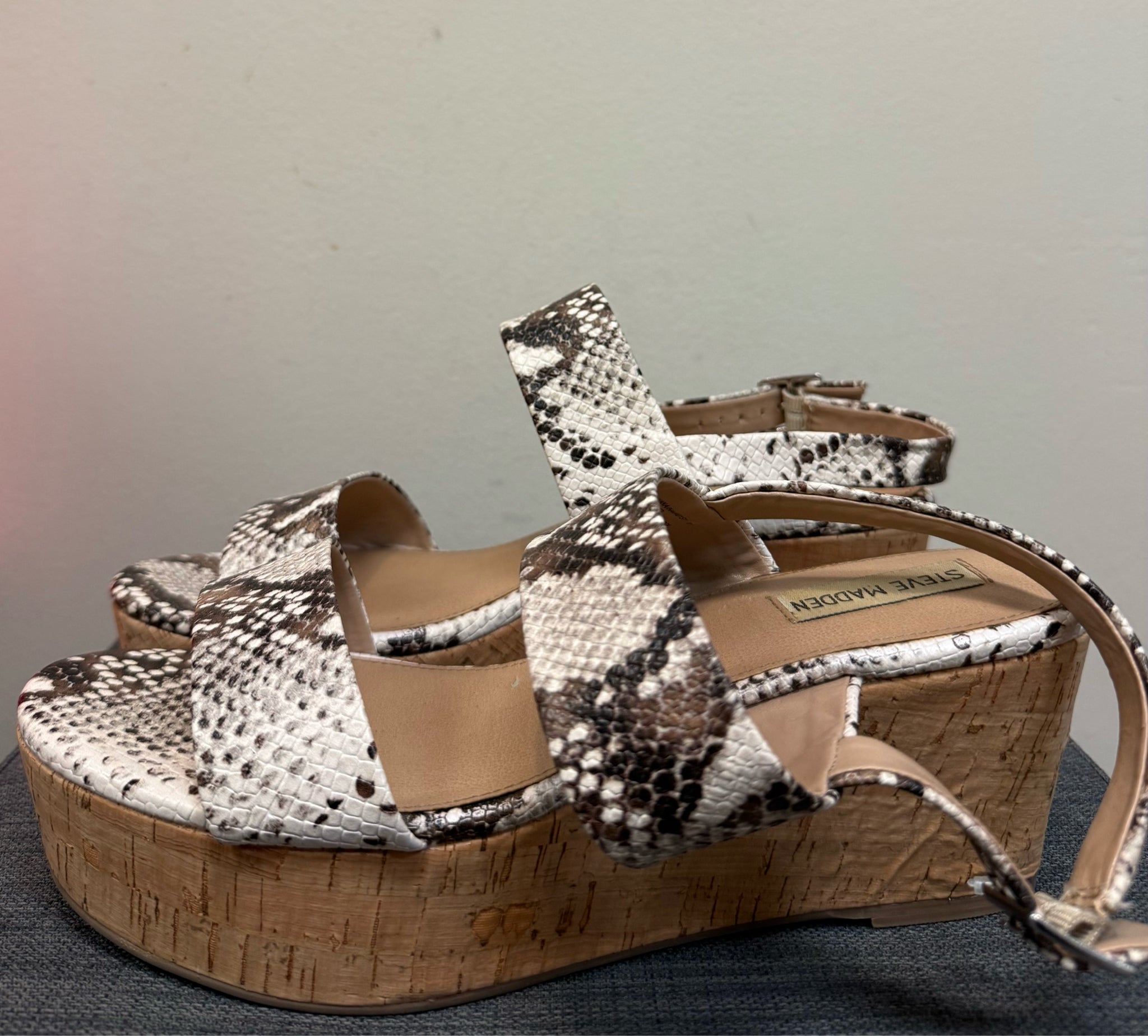 11 STEVE MADDEN SNAKE Wedges