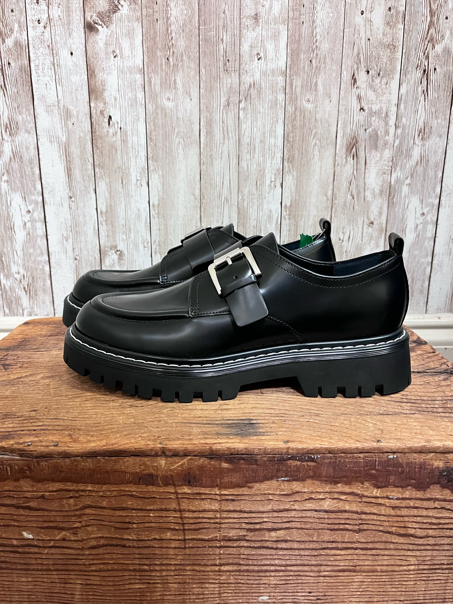 8.5 MARC FISHER Black SHOES