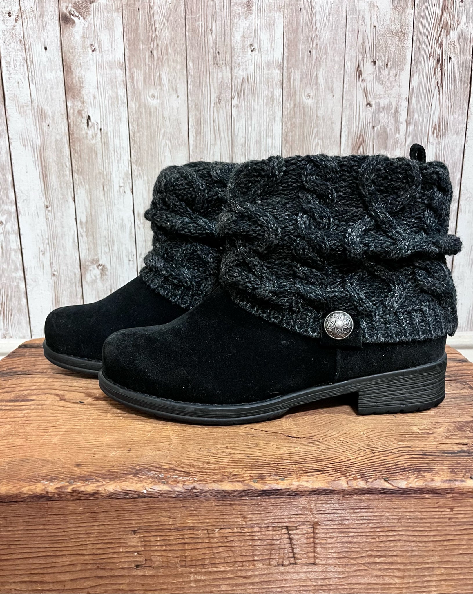 MUKLUKS 7 Black Boots