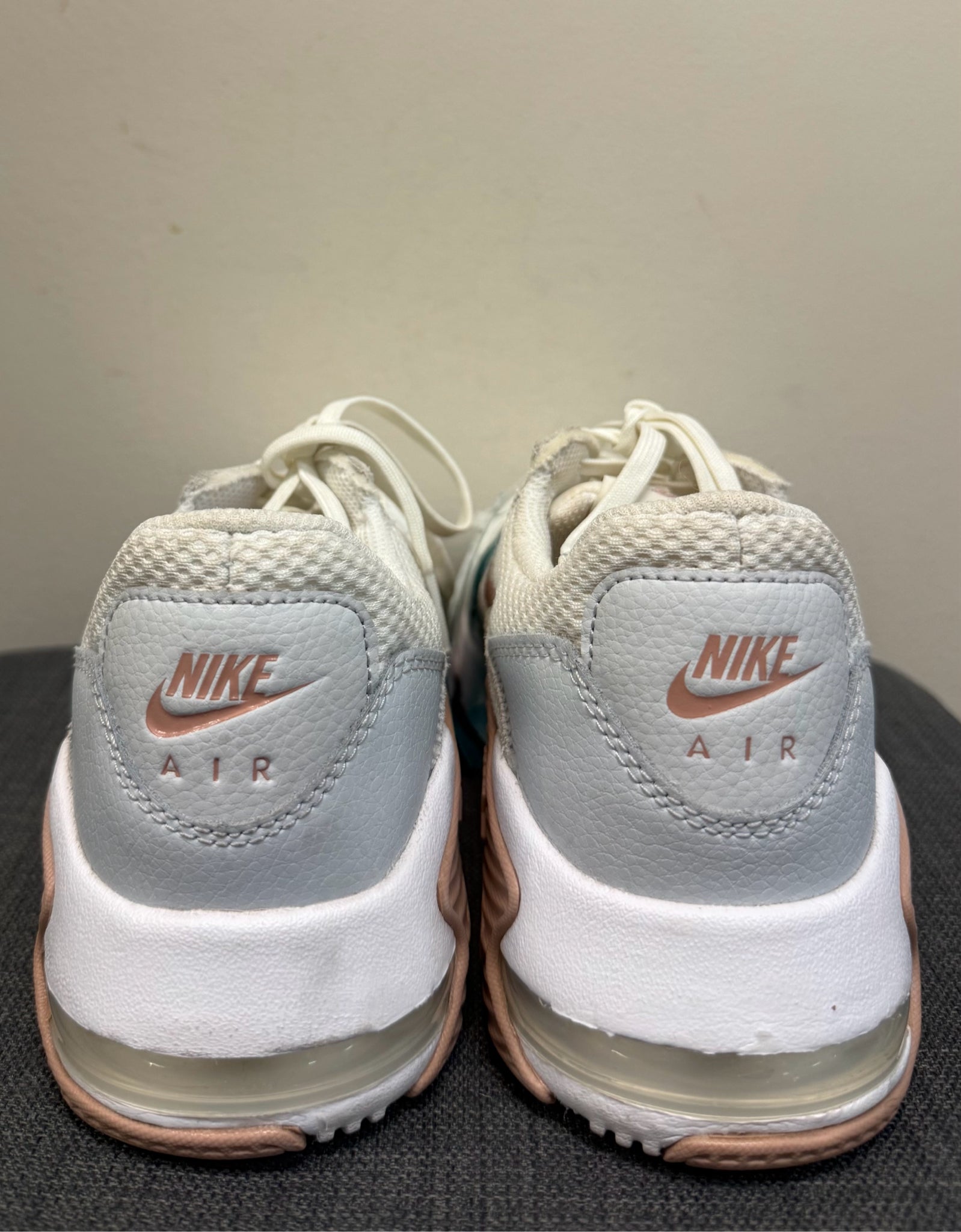 8.5 NIKE White Sneakers