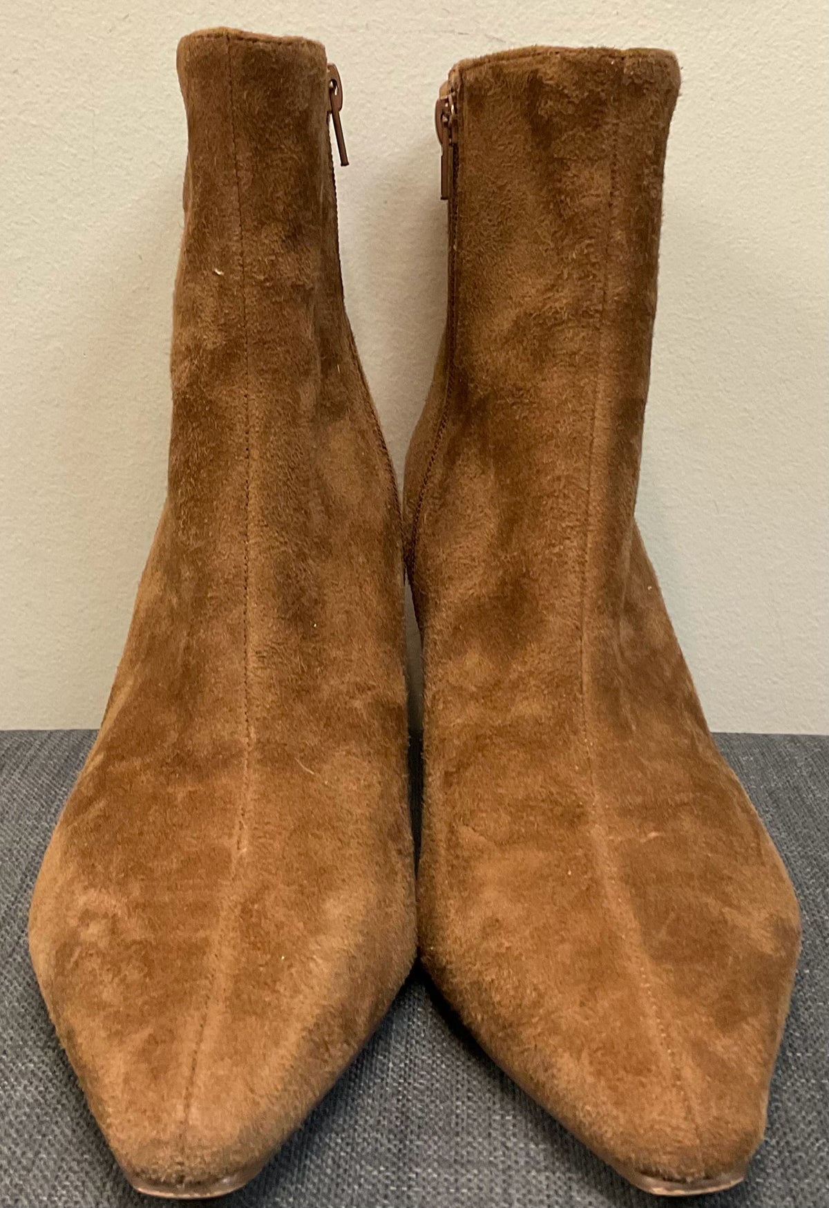 9 STEVE MADDEN Camel Boots