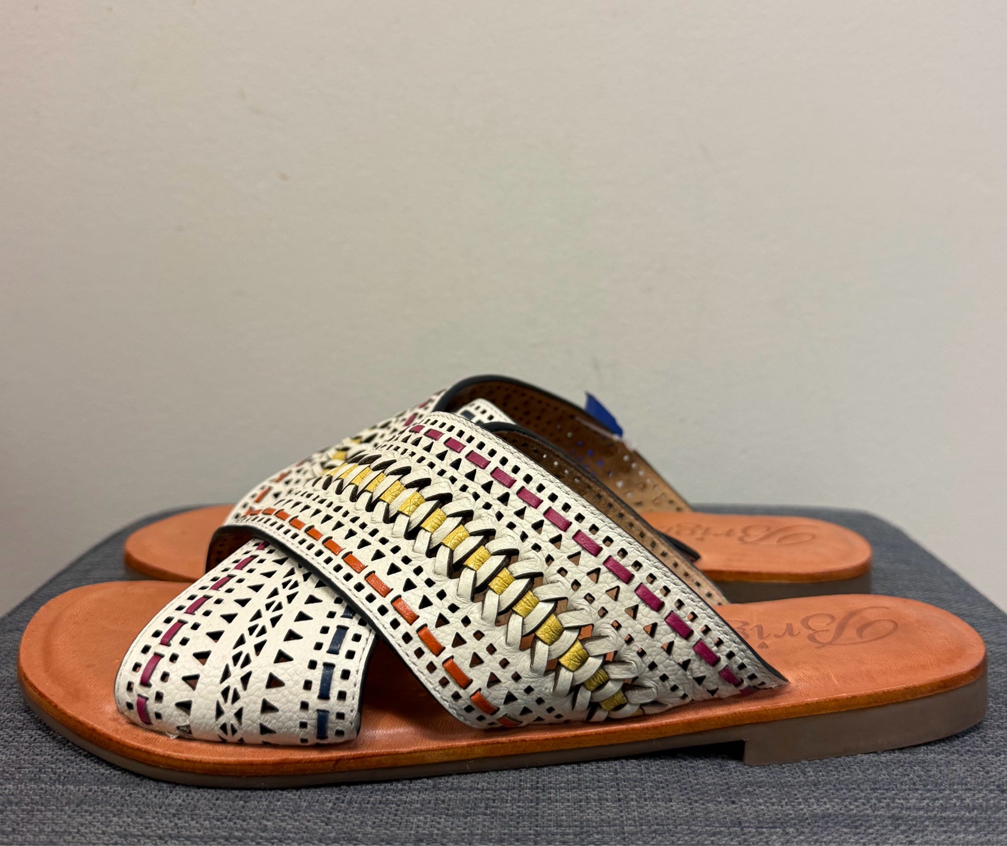 9.5 BRIGHTON Beige Print Sandals