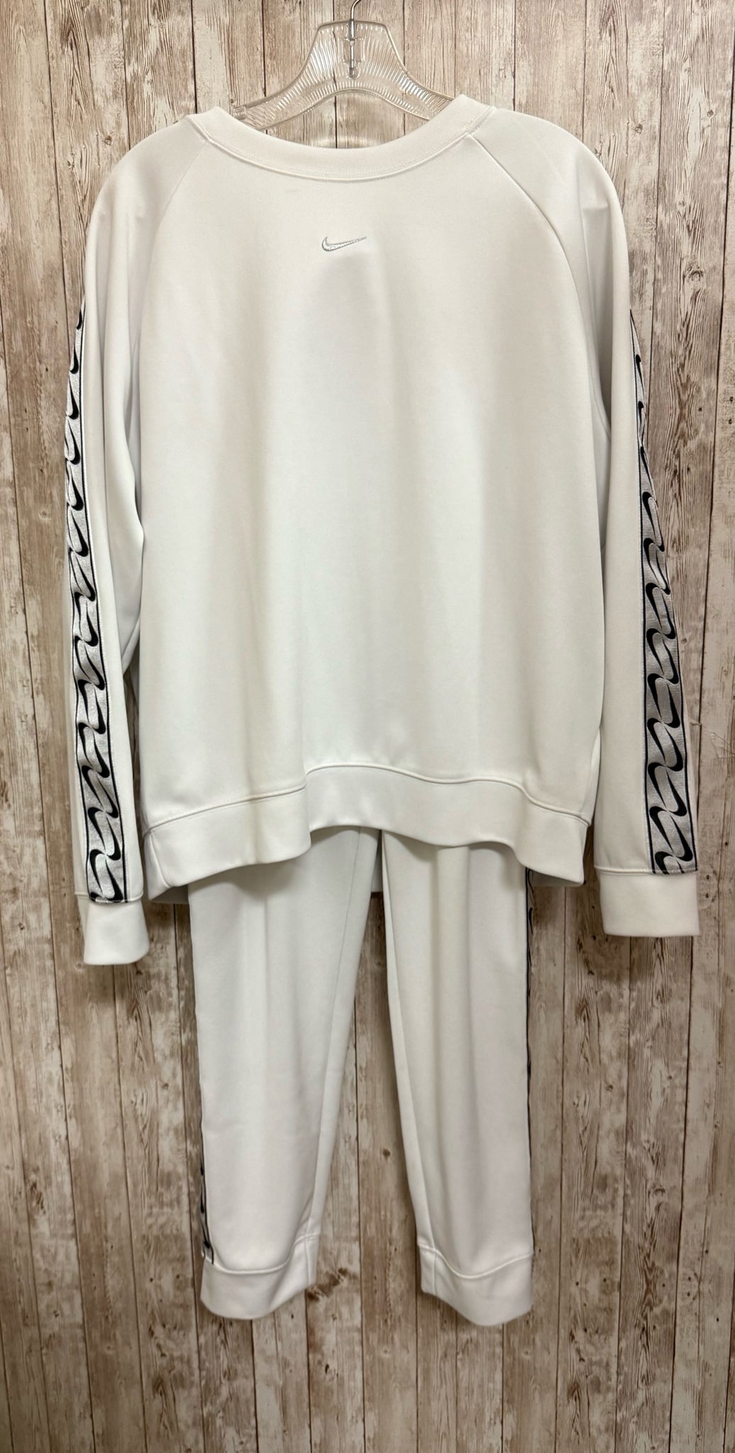 Size L NIKE White 2 PC SET