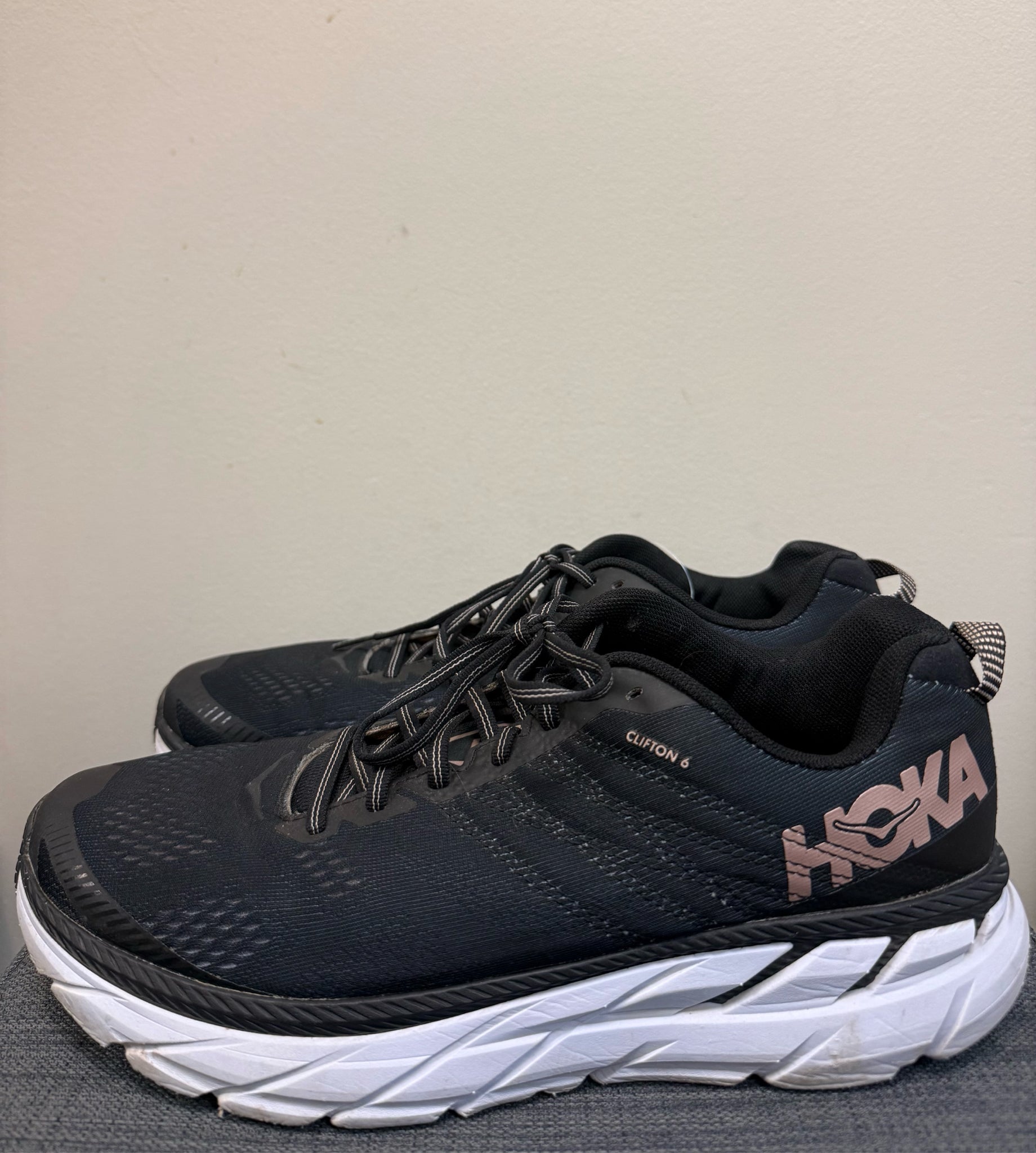 11 HOKA NAVY AND BLACK Sneakers