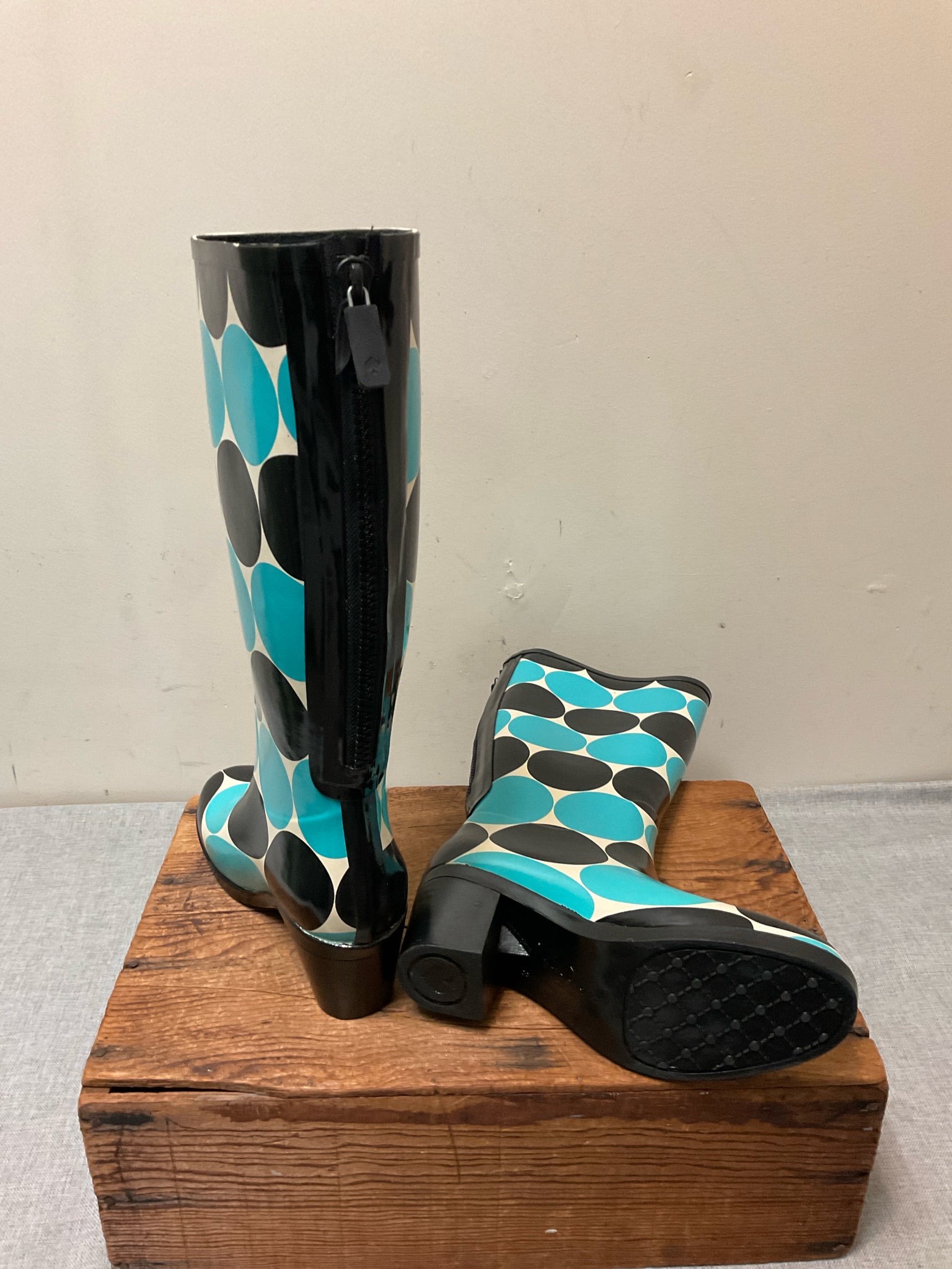 KATE SPADE 8 TURQUOISE AND BLACK Boots