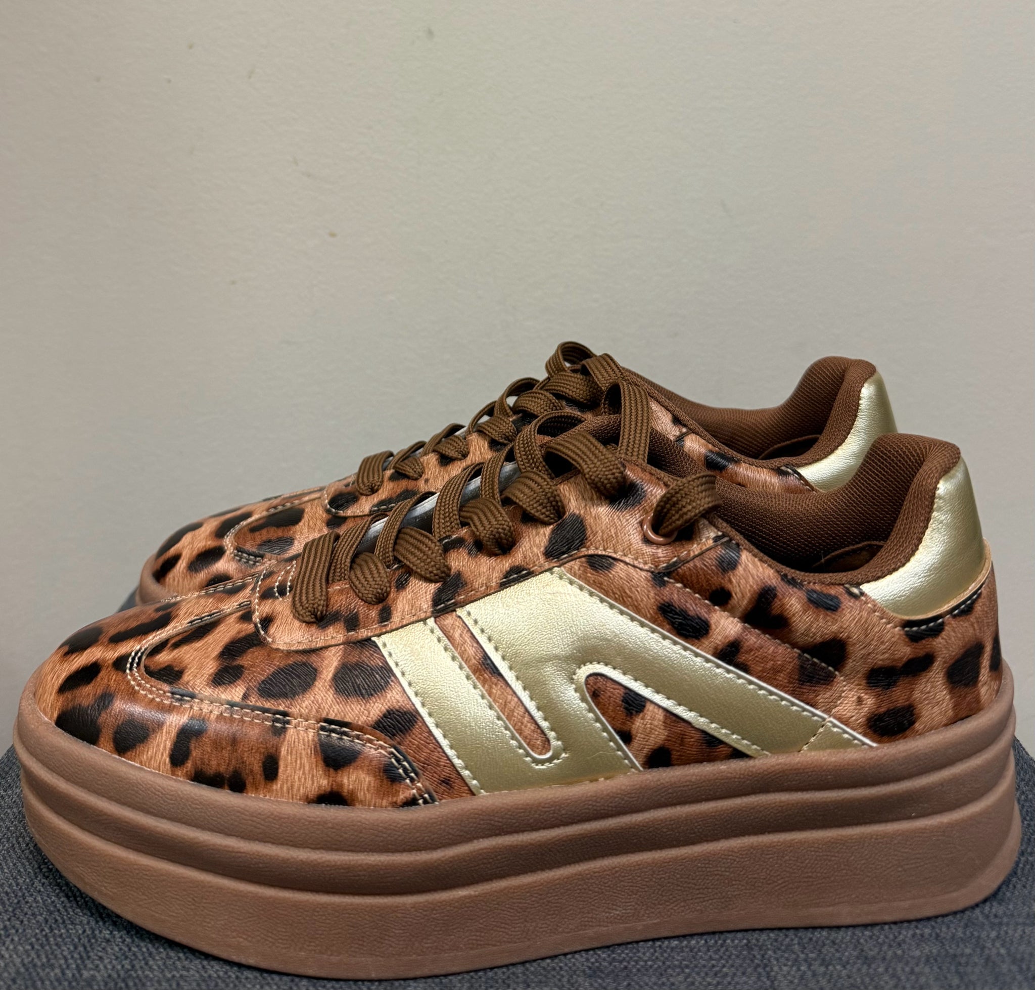 8.5 LA SHEELAH LEOPARD SHOES