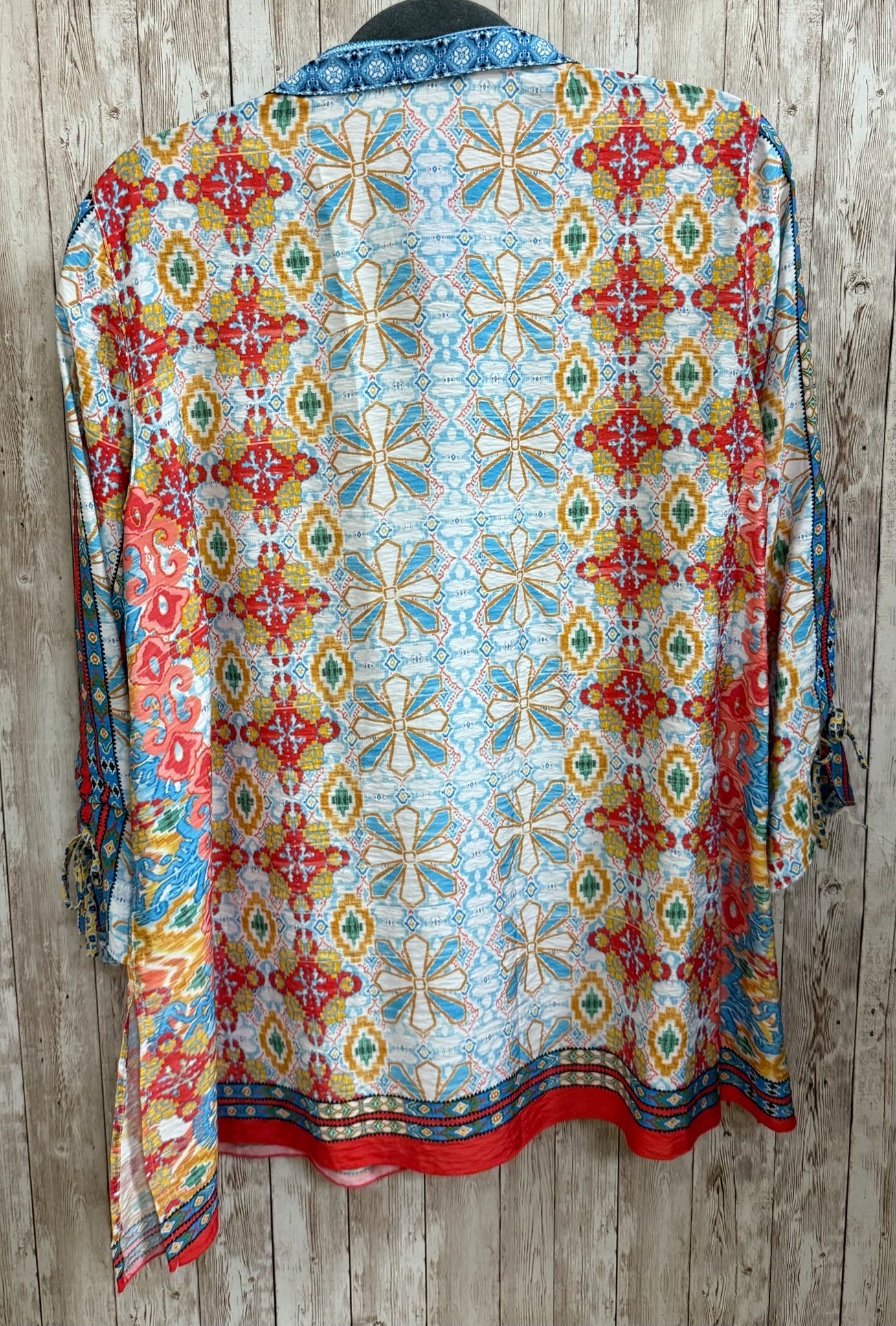 Size M JOHN MARK BLUE MULT FLORAL Top