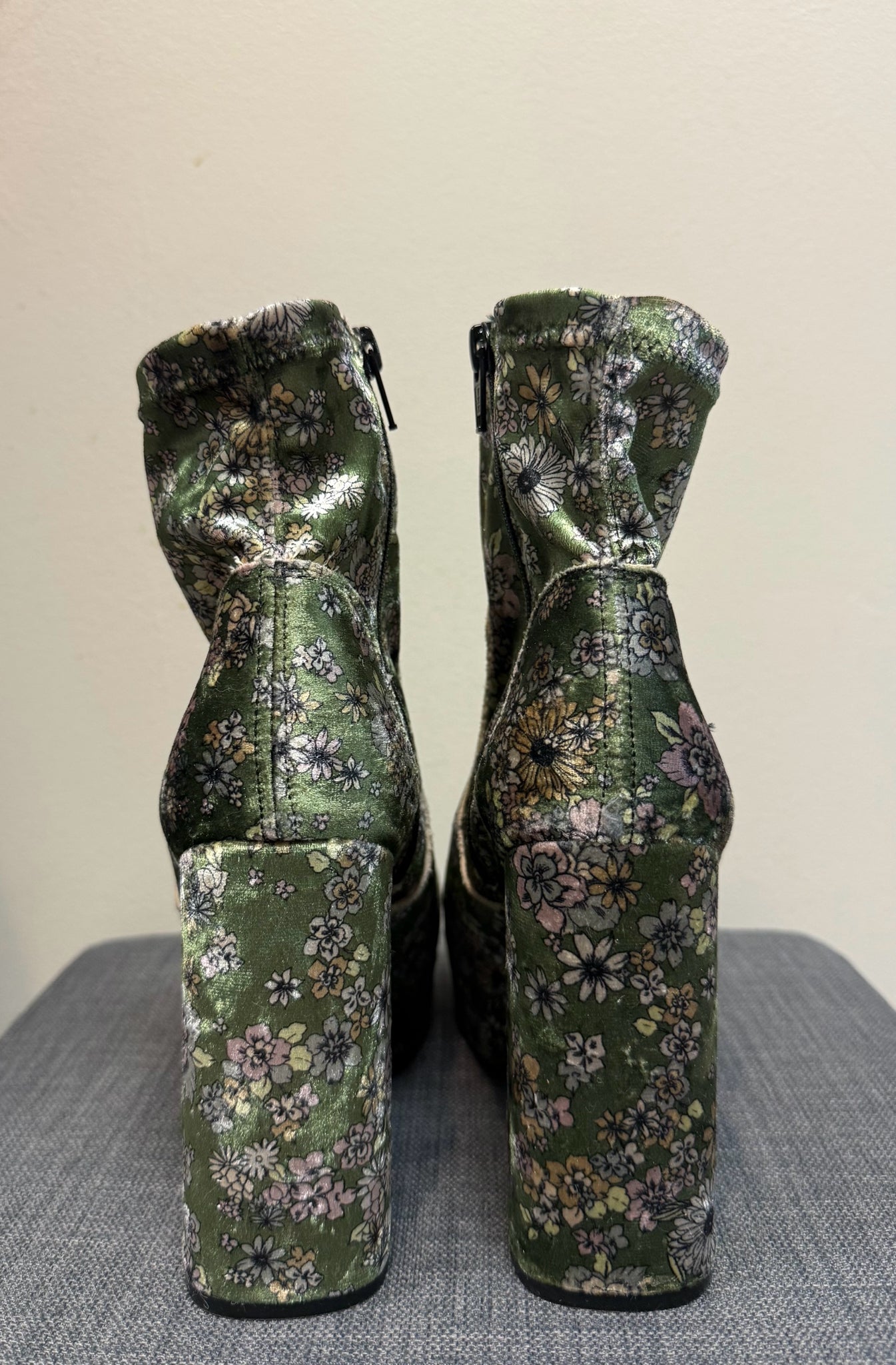 FREE PEOPLE 6 GREEN FLORAL Boots