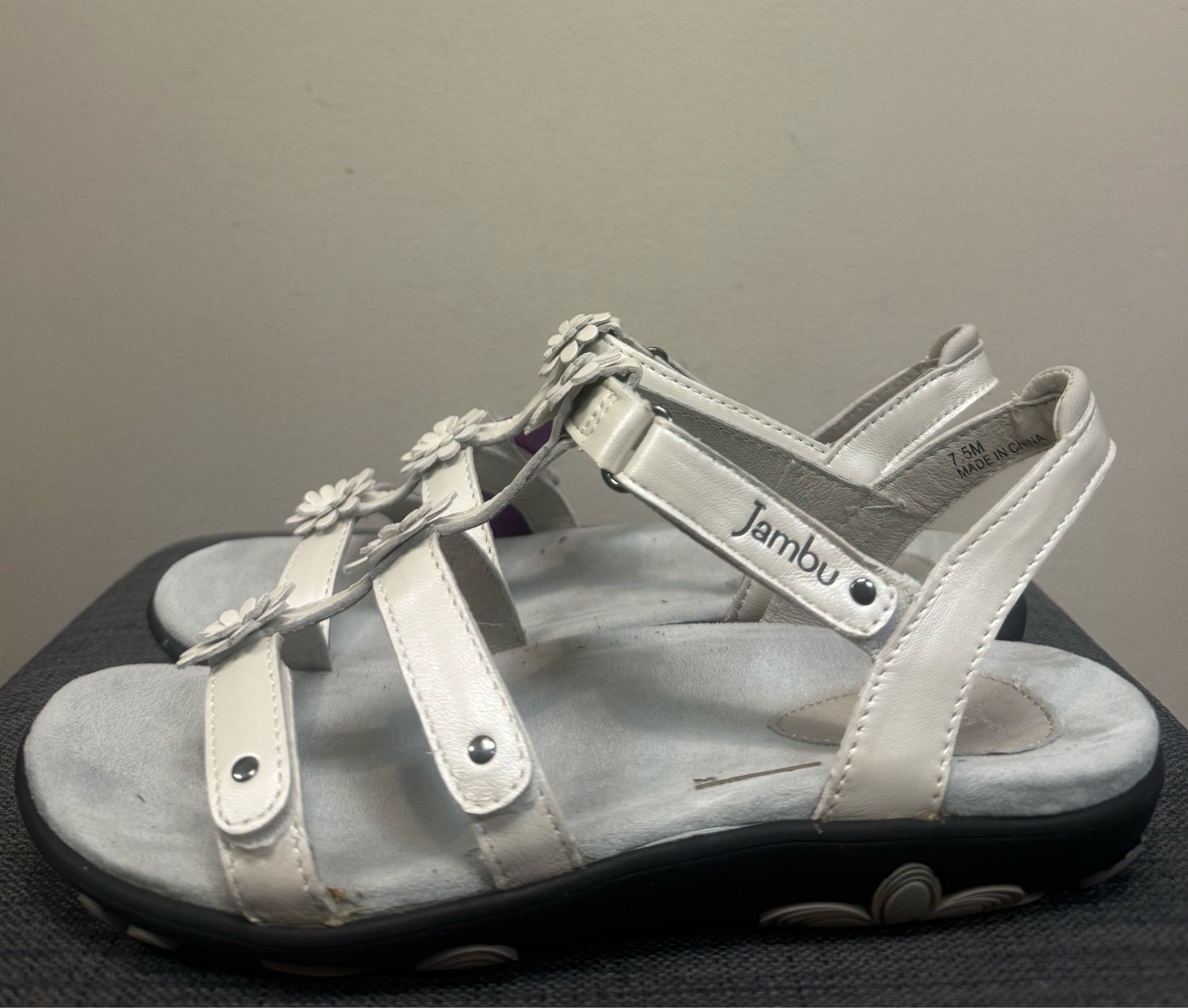 7.5 JAMBU White Sandals