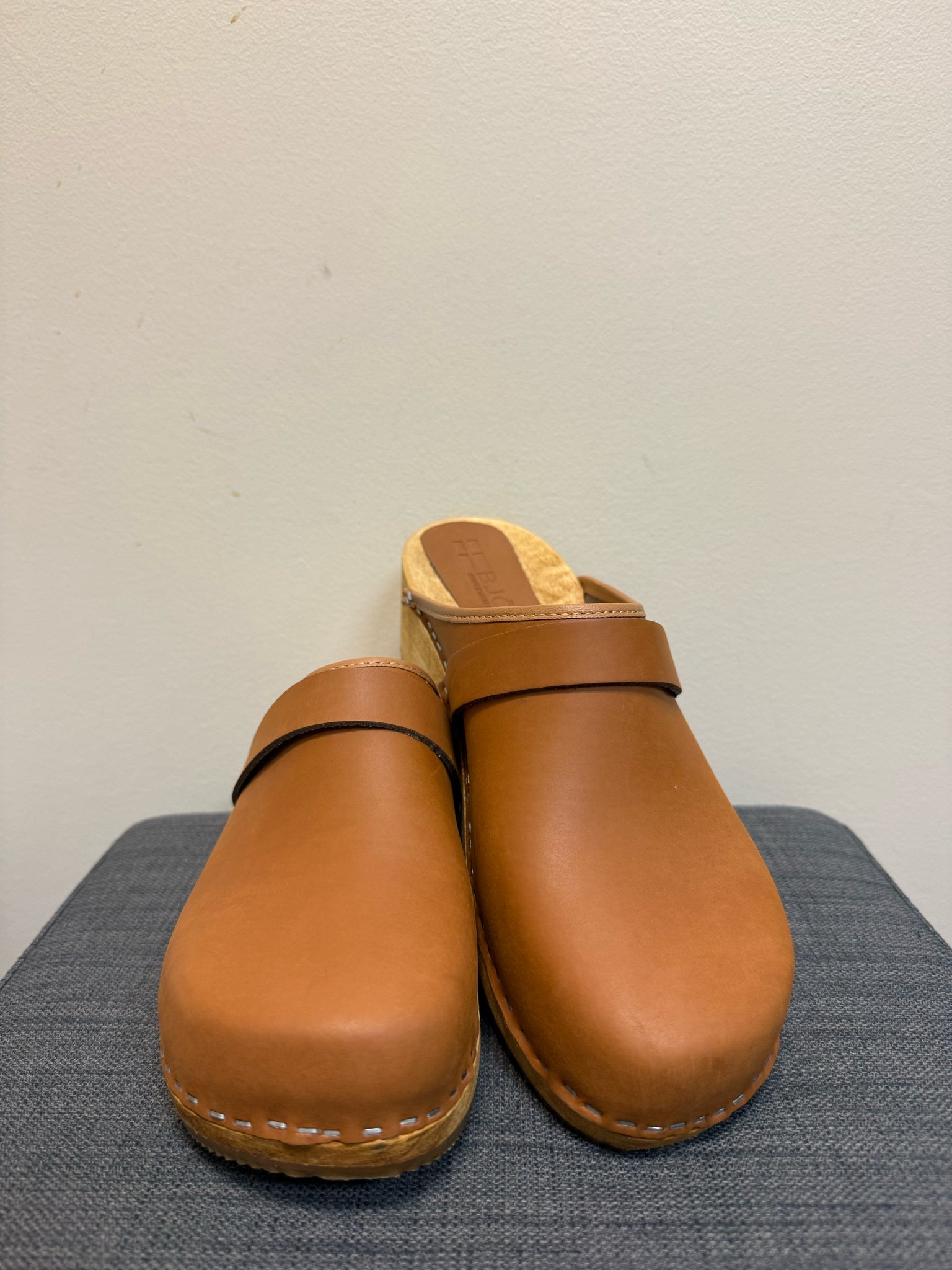 BJORK Tan 9.5 SHOES