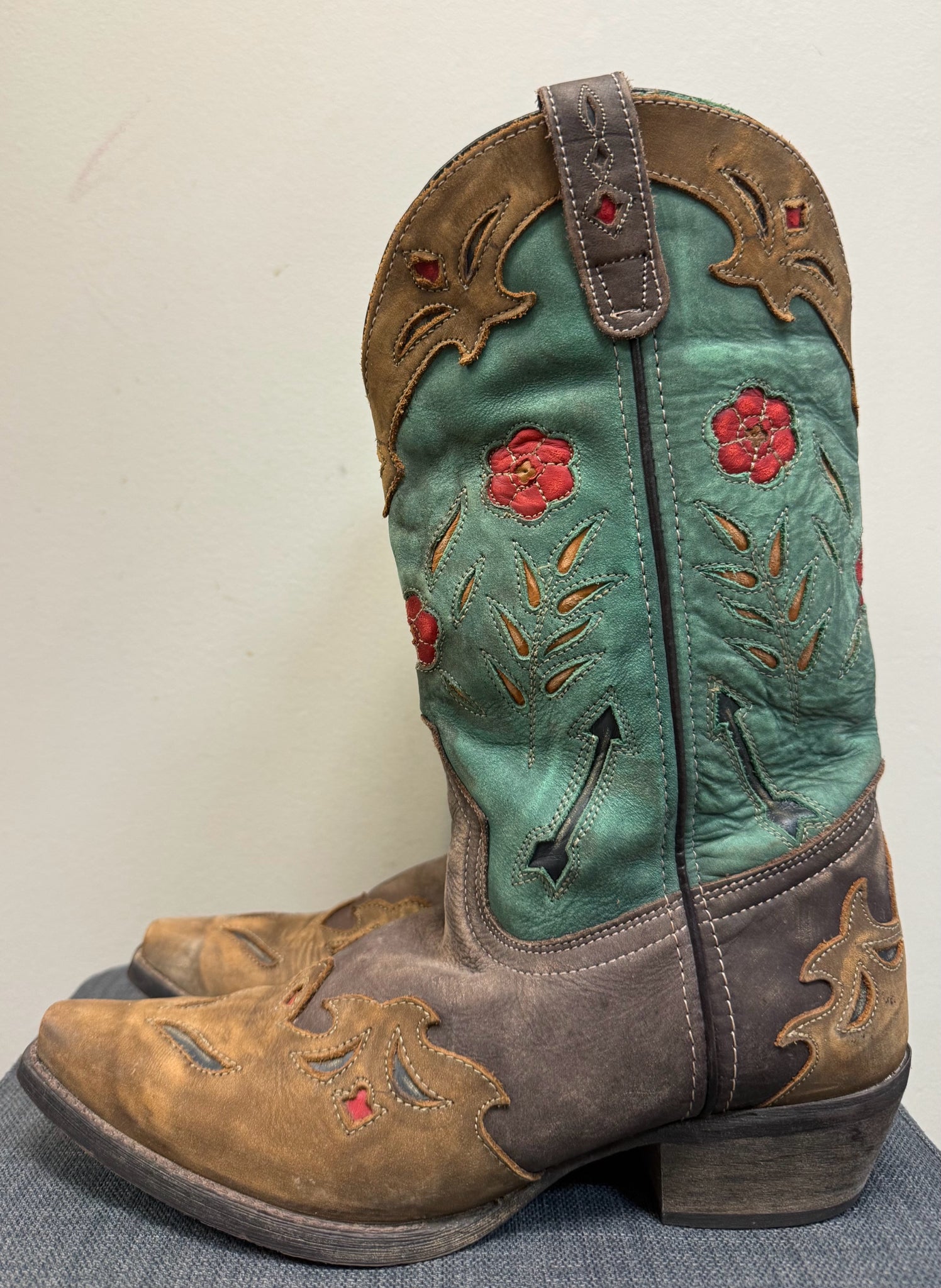 9 Laredo BLUE AND BROWN FLORAL Boots