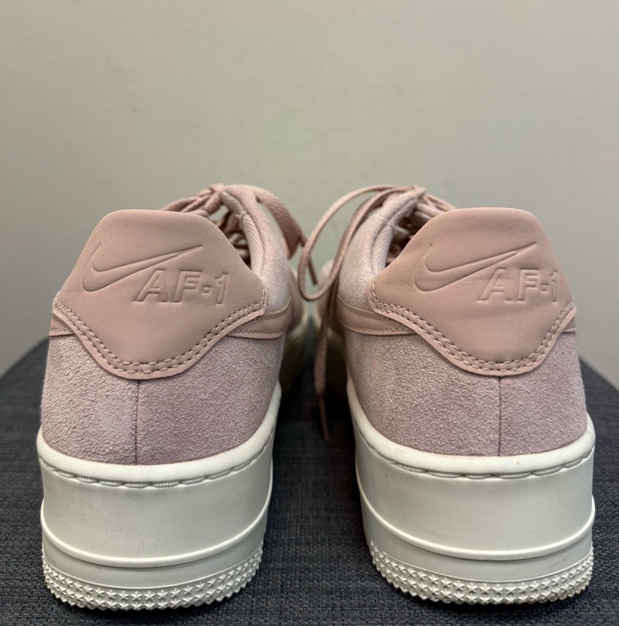 9.5 NIKE Light Pink SHOES