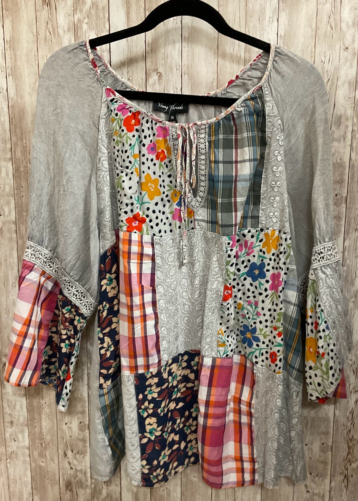Size M YOUNG THREADS GREY MULTI Top