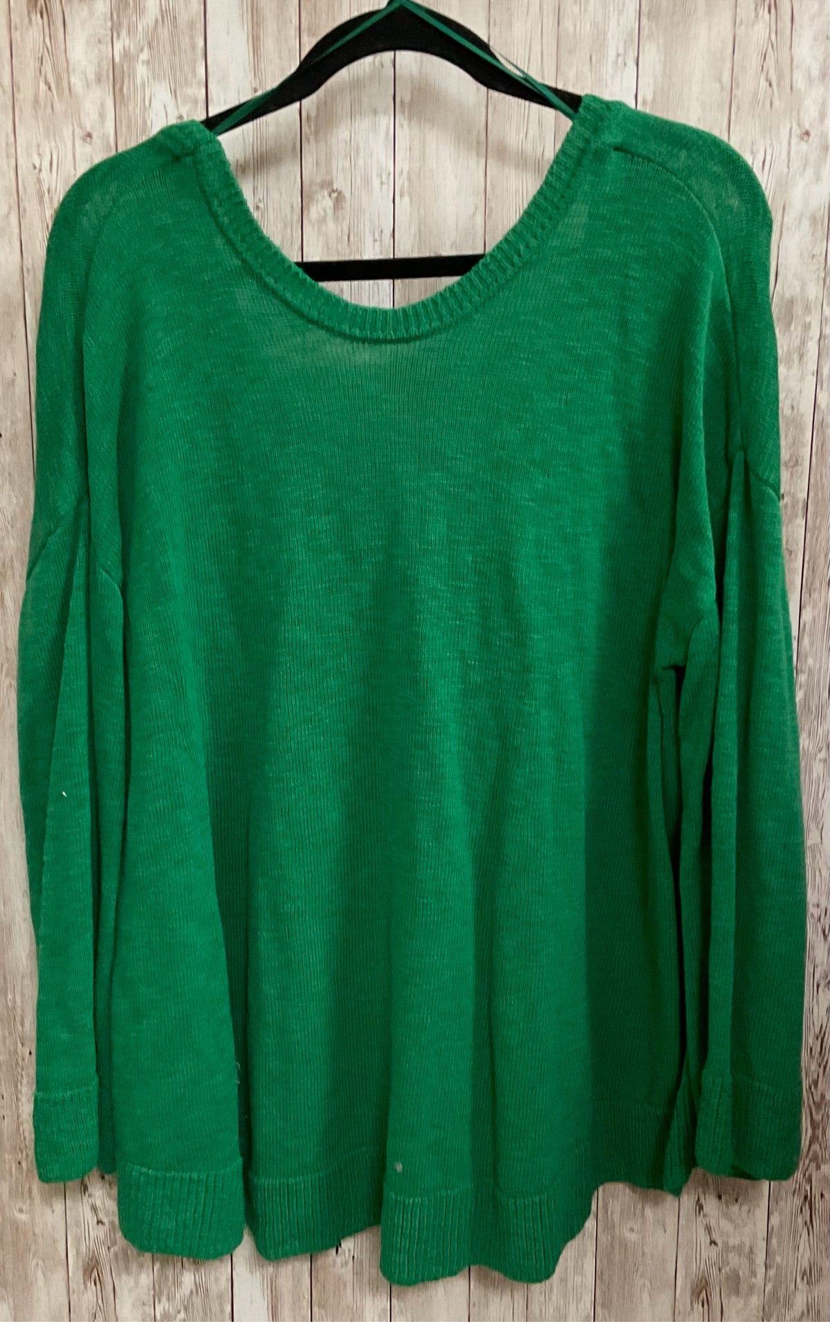 Size M FREE-EST Green Sweater