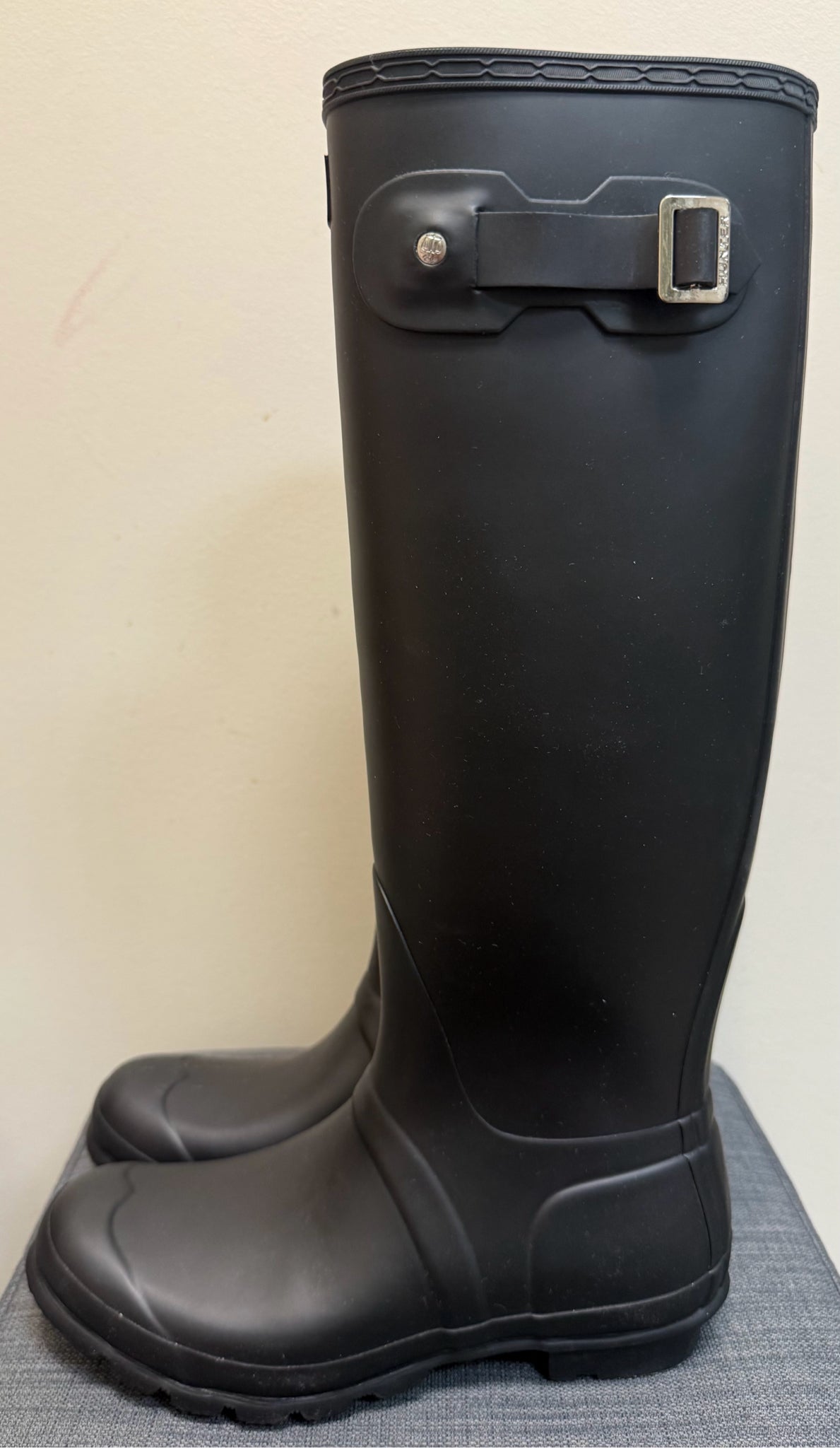 8 HUNTER Black Boots